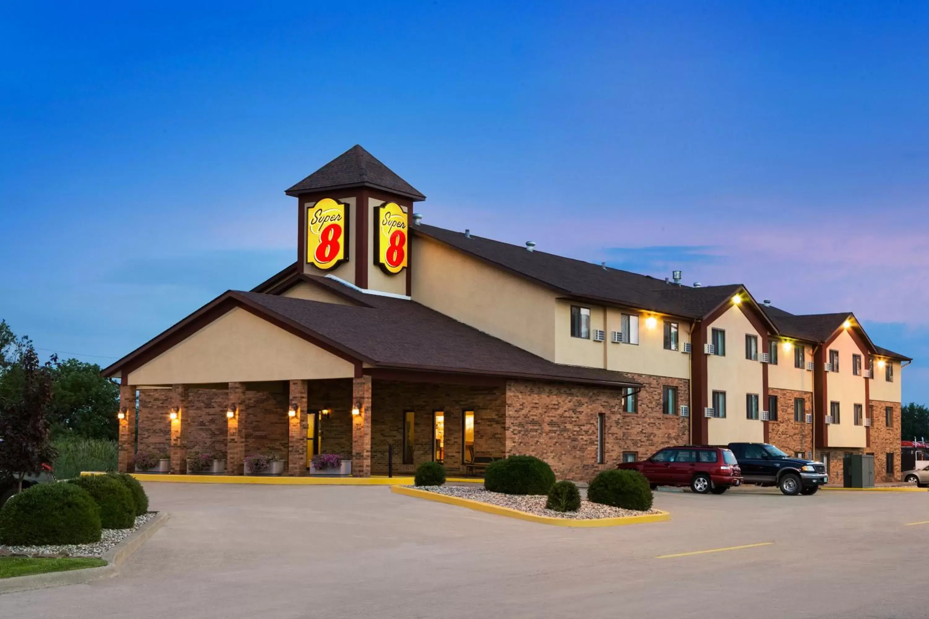 Facade/entrance, Property Building in Super 8 by Wyndham Marion