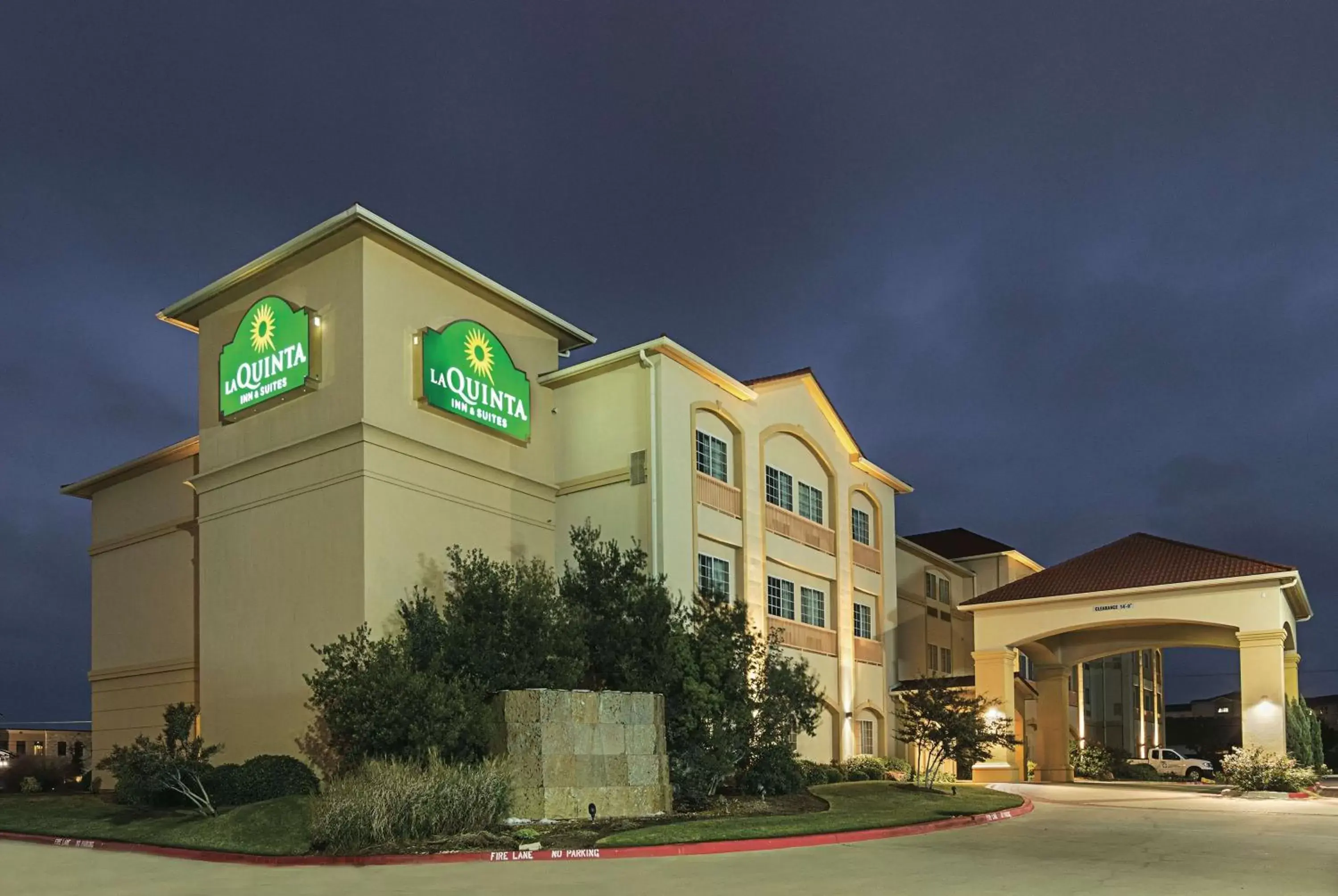 Property building in La Quinta by Wyndham Woodway - Waco South