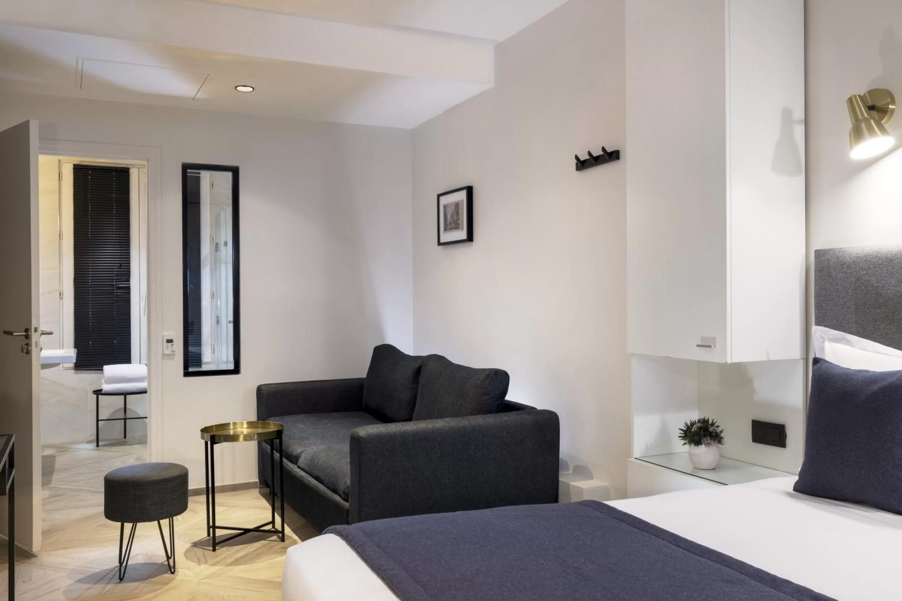 Lounge or bar, Bed in Hôtel Brady