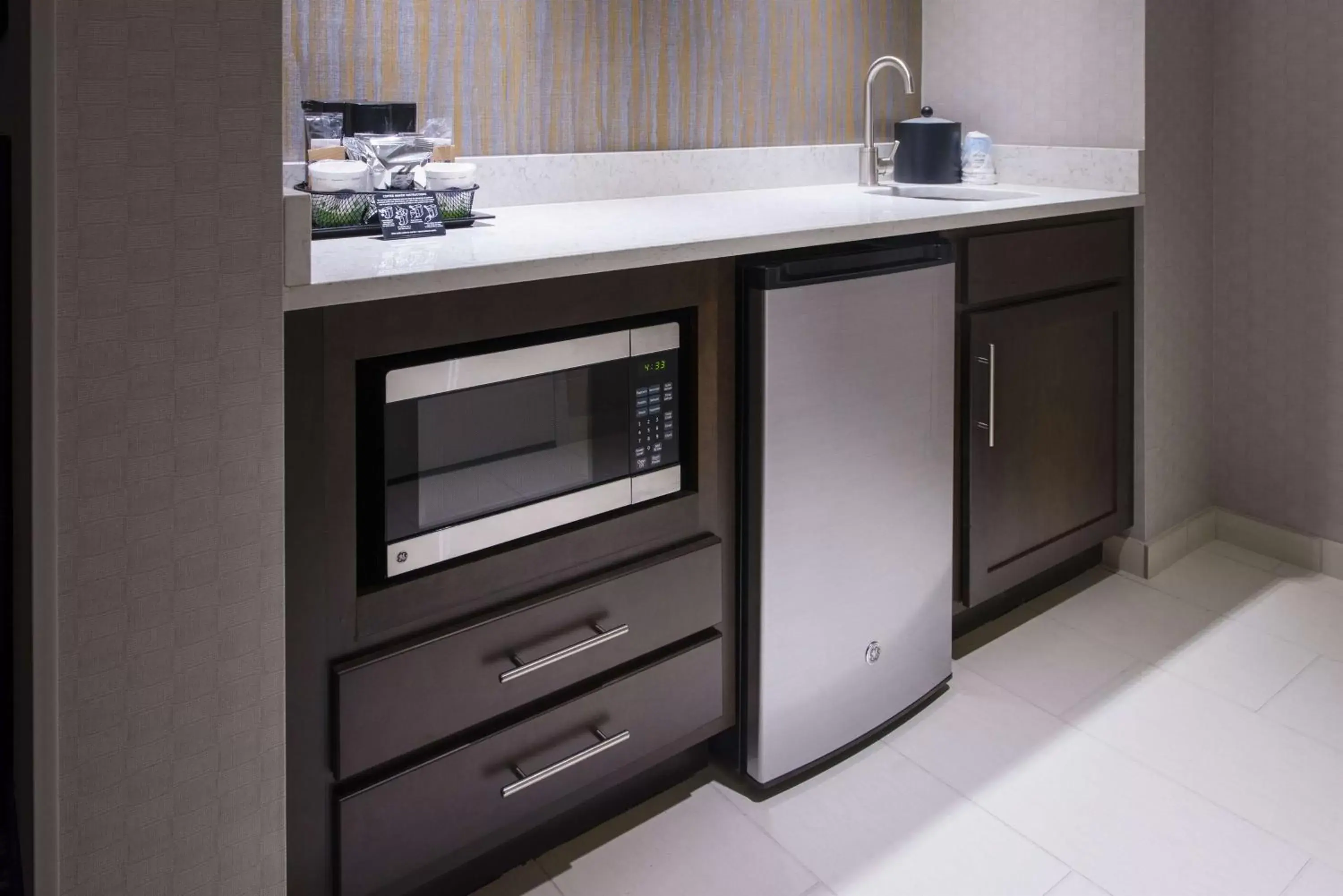 Kitchen or kitchenette, Kitchen/Kitchenette in Hampton Inn & Suites Portsmouth Downtown