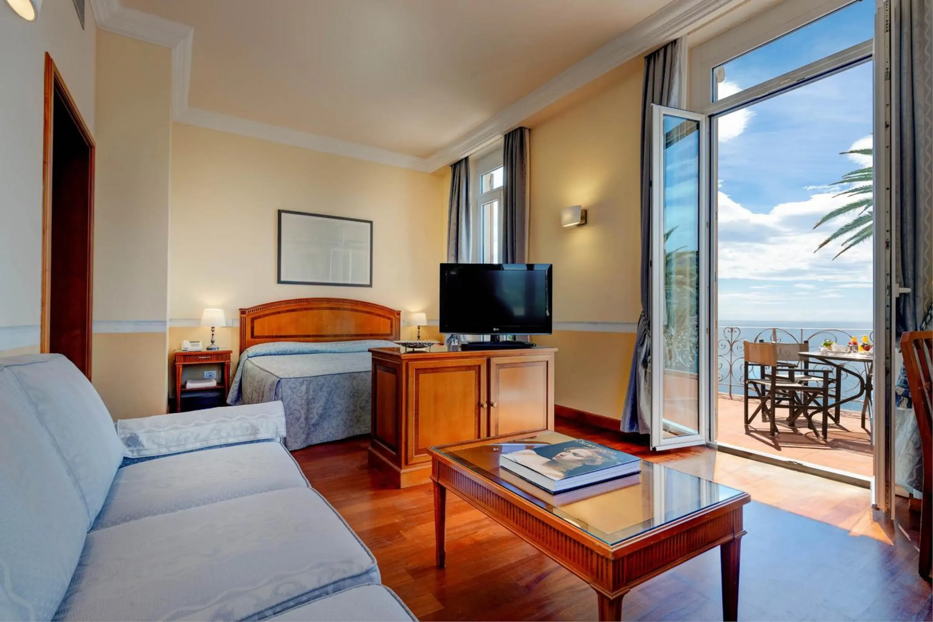 Living room, Seating Area in Hotel Continental