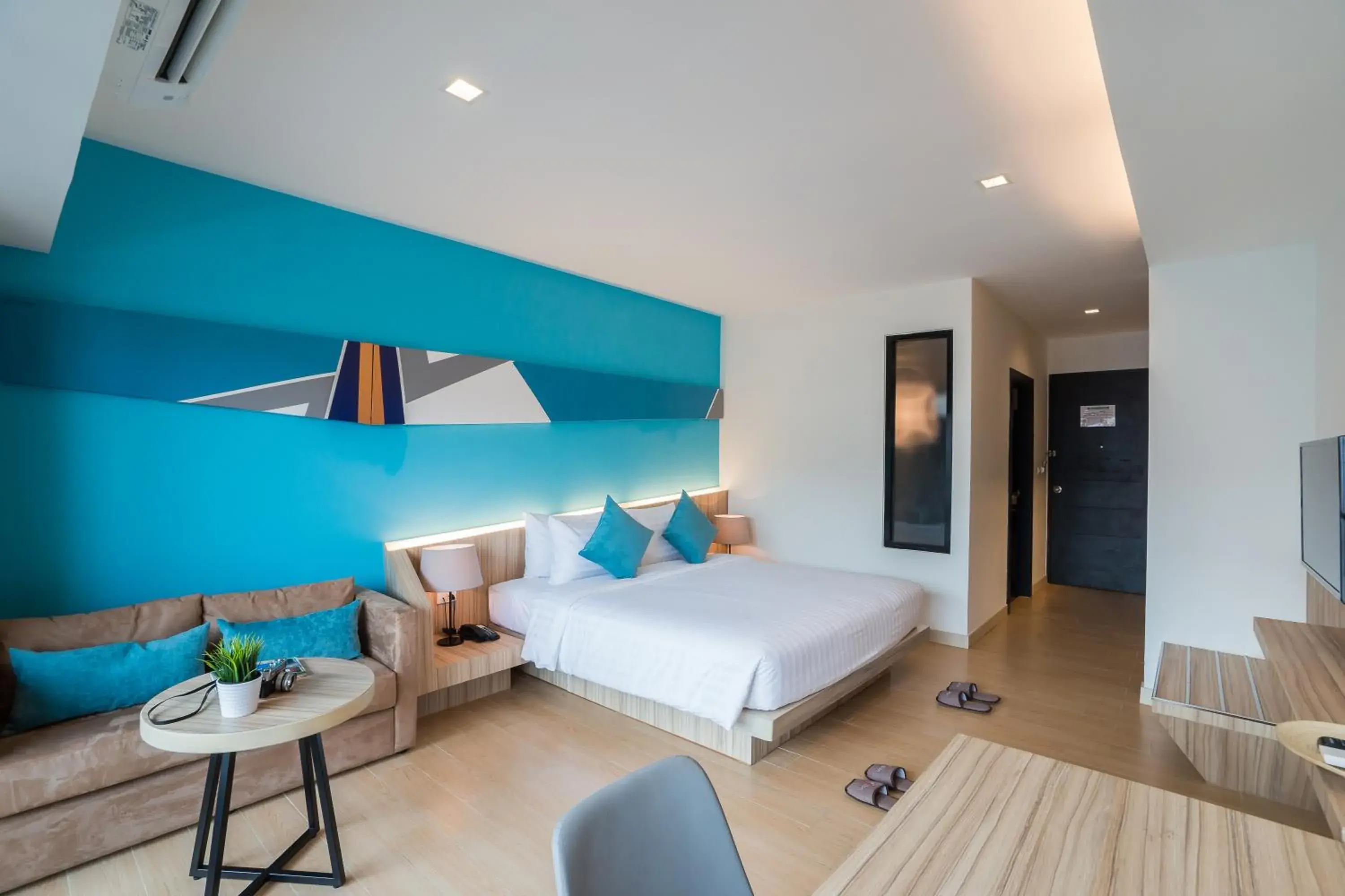 Bed in J Inspired Hotel Pattaya (SHA Plus)