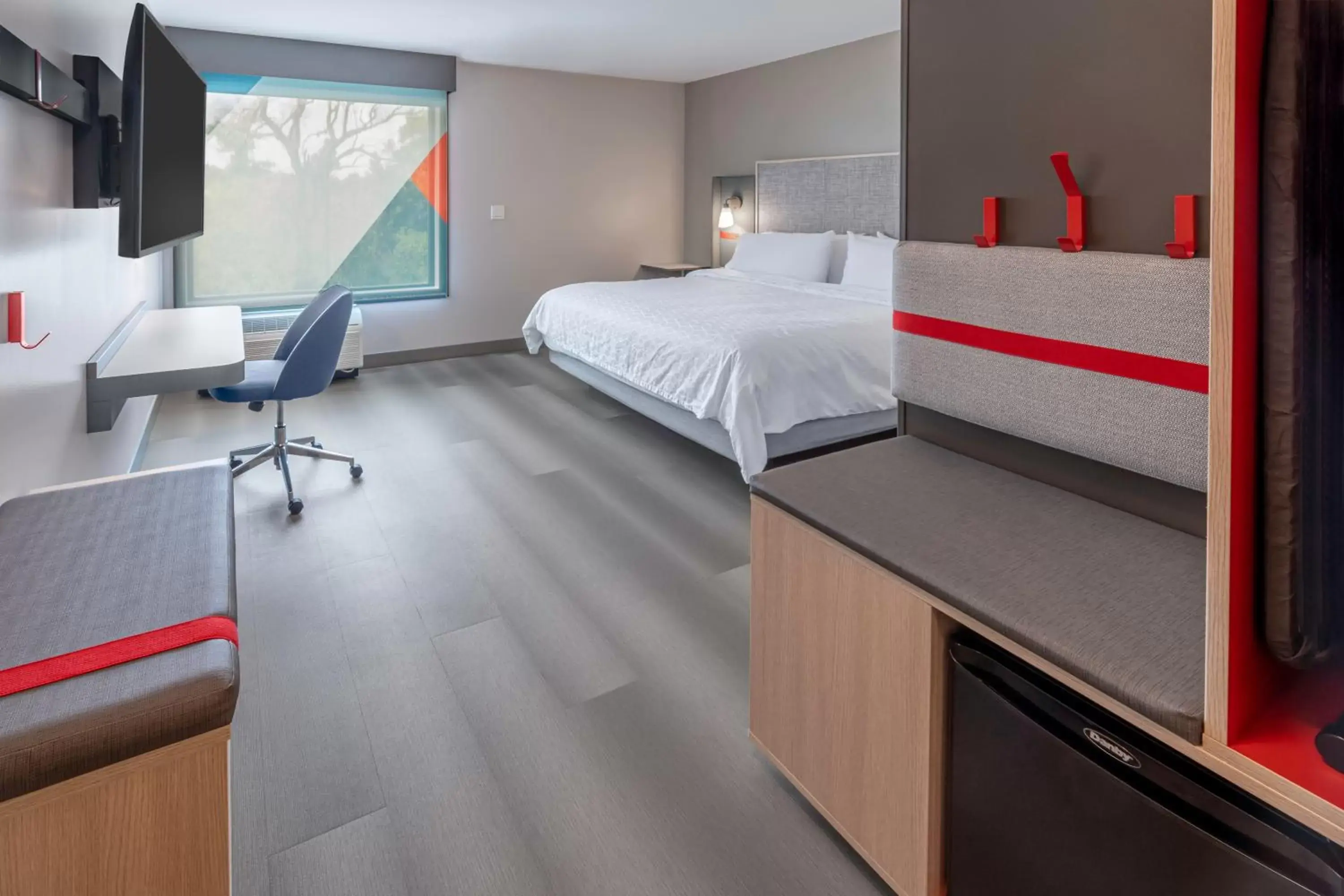 Bedroom, Bed in avid hotels Milwaukee West - Waukesha, an IHG Hotel