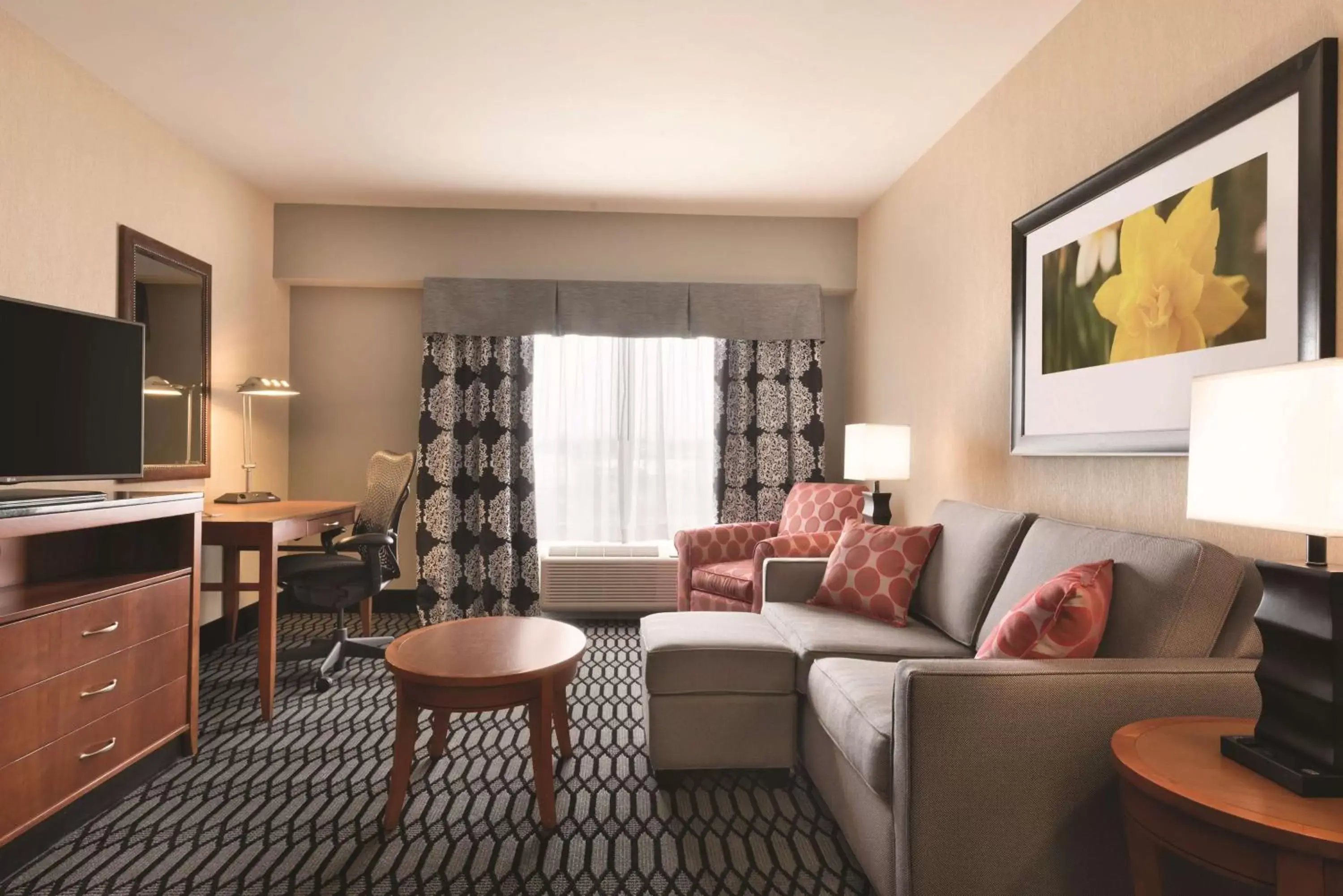 Living room, Seating Area in Hilton Garden Inn Akron-Canton Airport