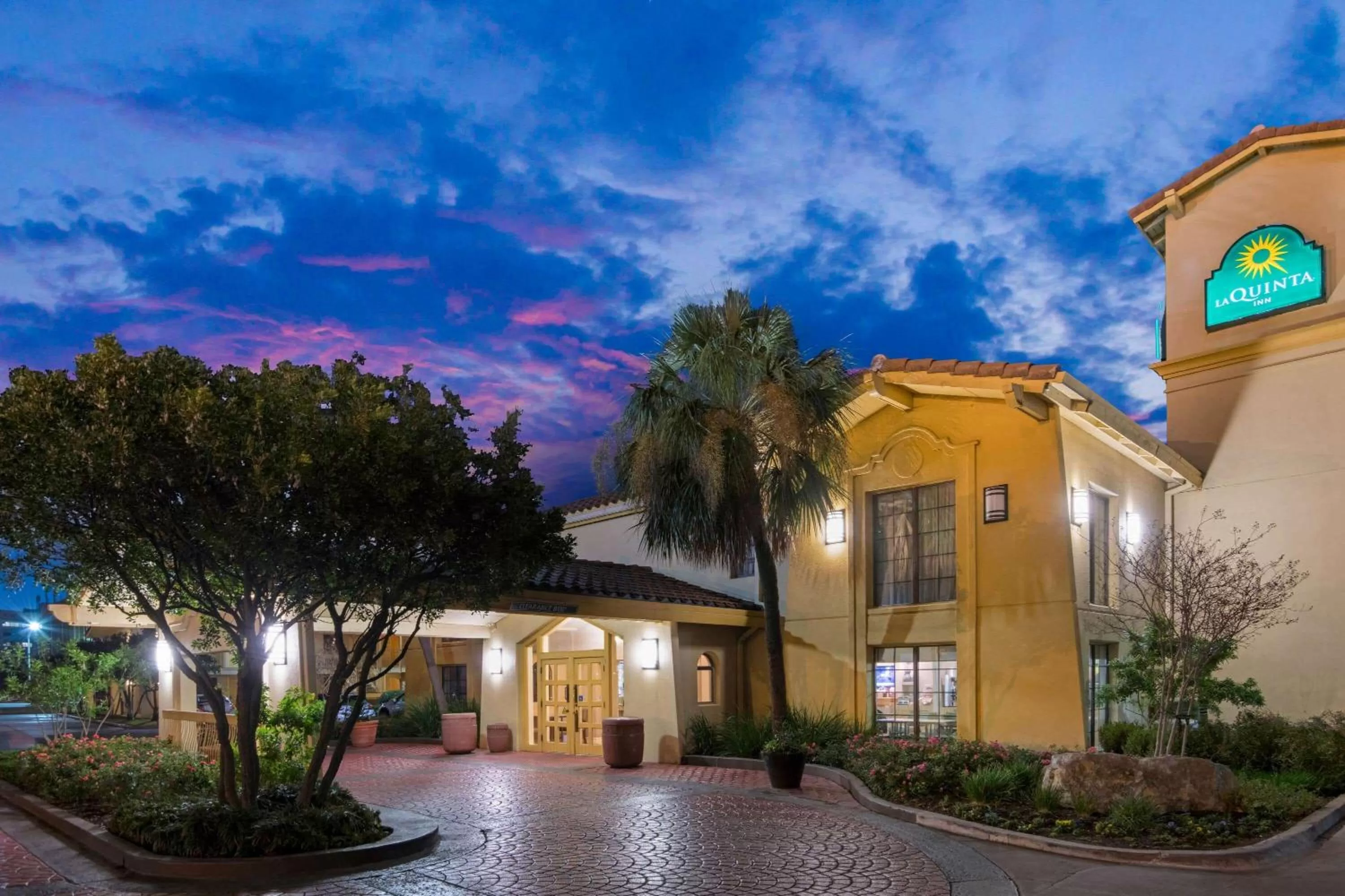 Property building in La Quinta Inn by Wyndham San Antonio Market Square