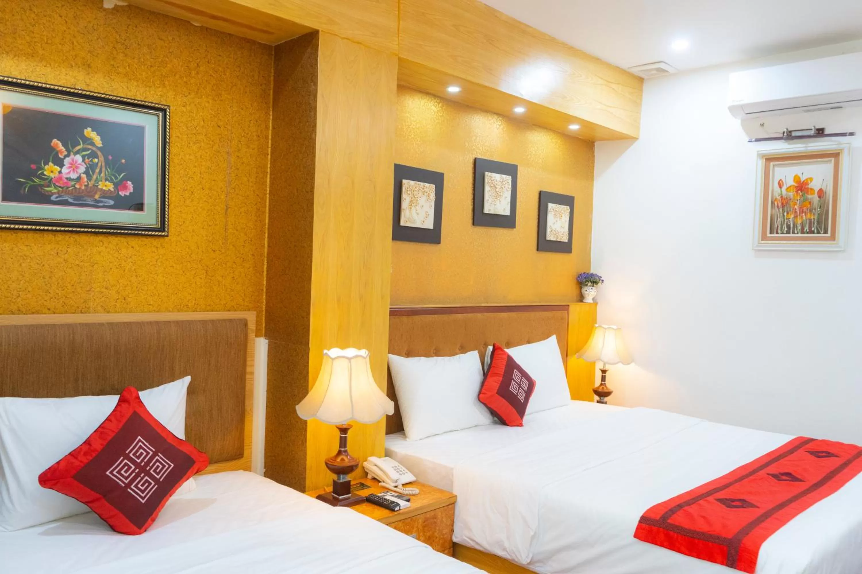 Photo of the whole room, Bed in Moon Hotel Cau Giay