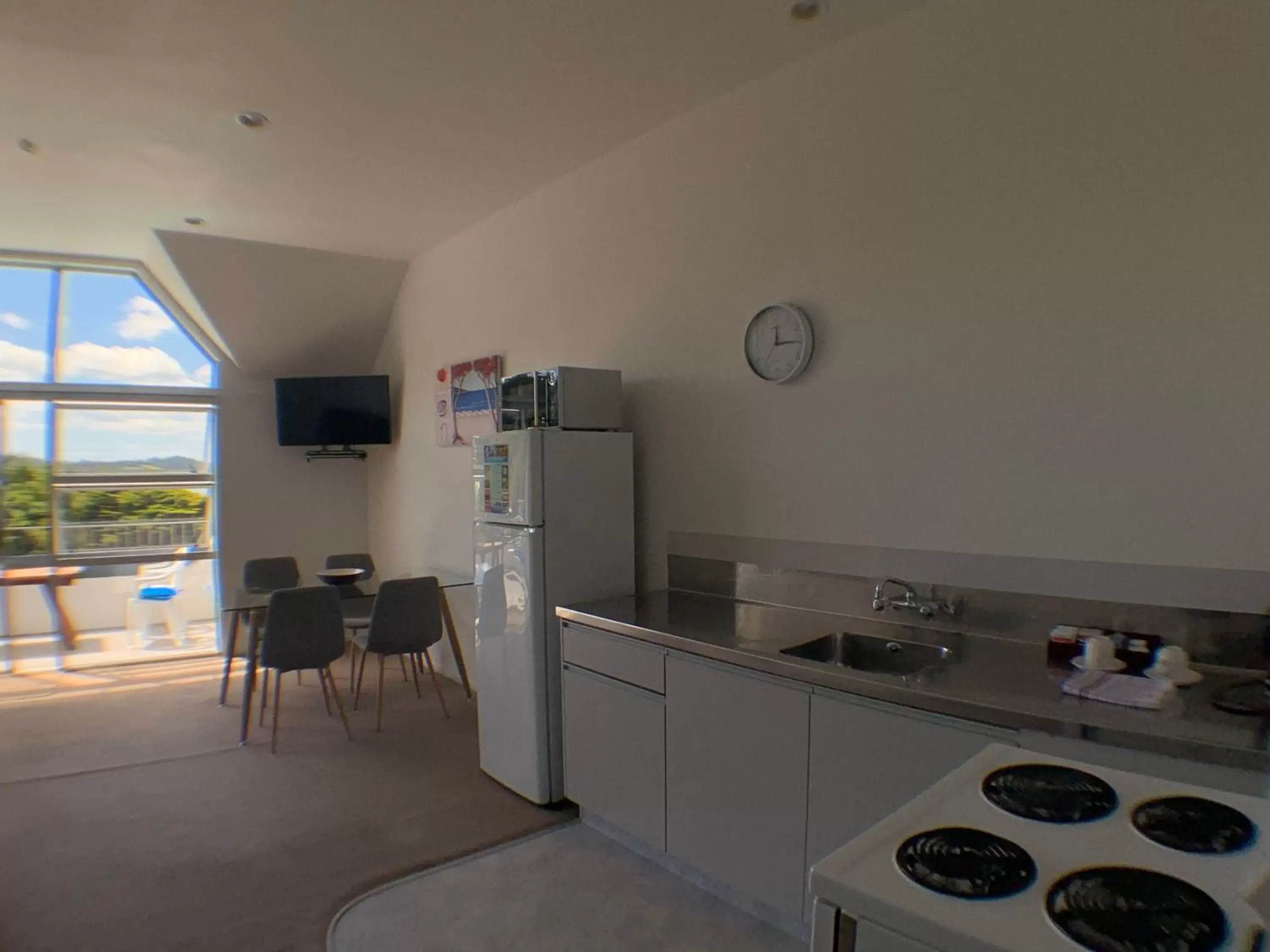 Kitchen or kitchenette in Aloha Seaview Resort Motel Kitchen or kitchenette in Aloha Seaview Resort Motel