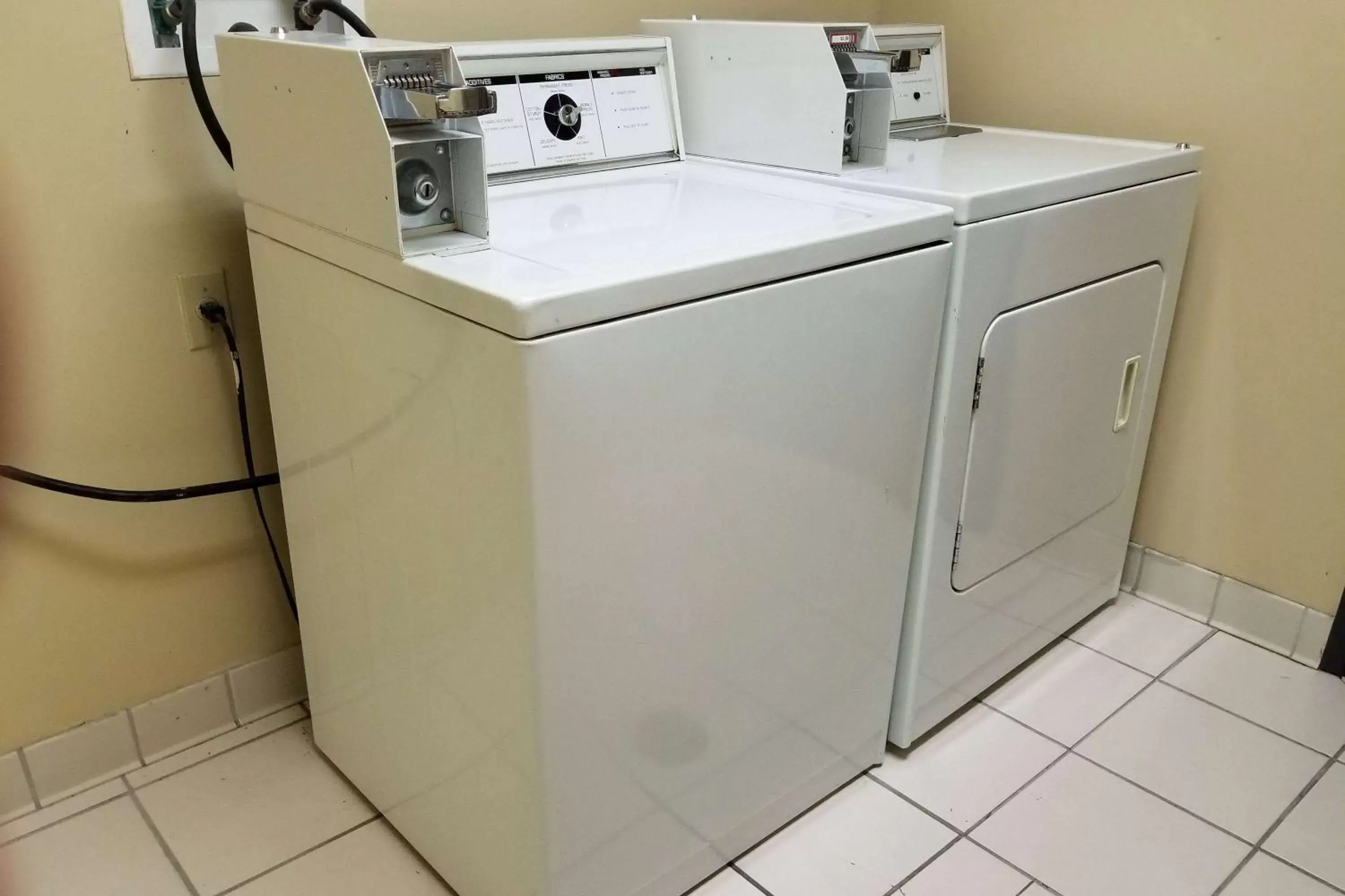 laundry, Kitchen/Kitchenette in AmericInn by Wyndham, Galesburg, IL