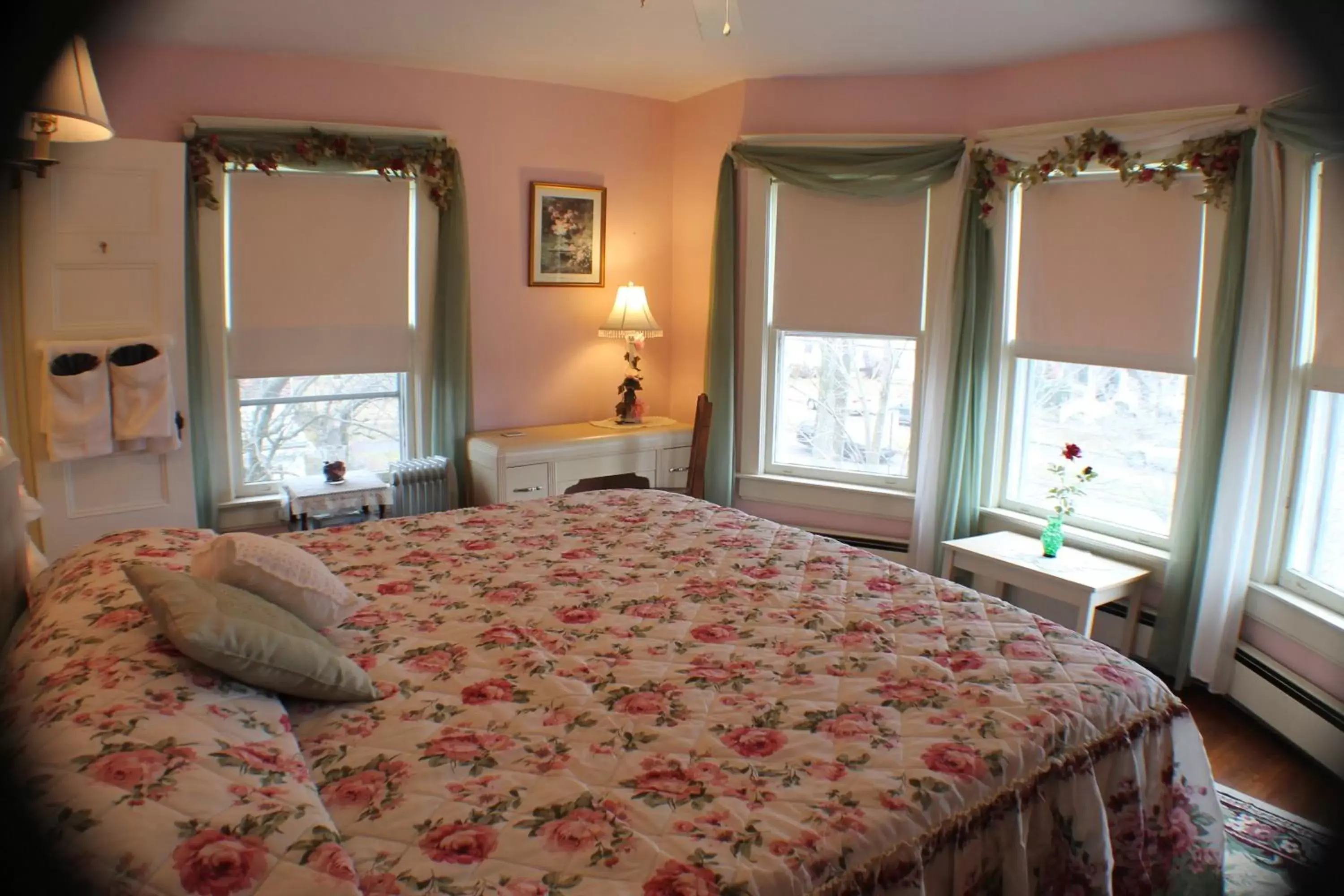 Bed in The White Birch Inn