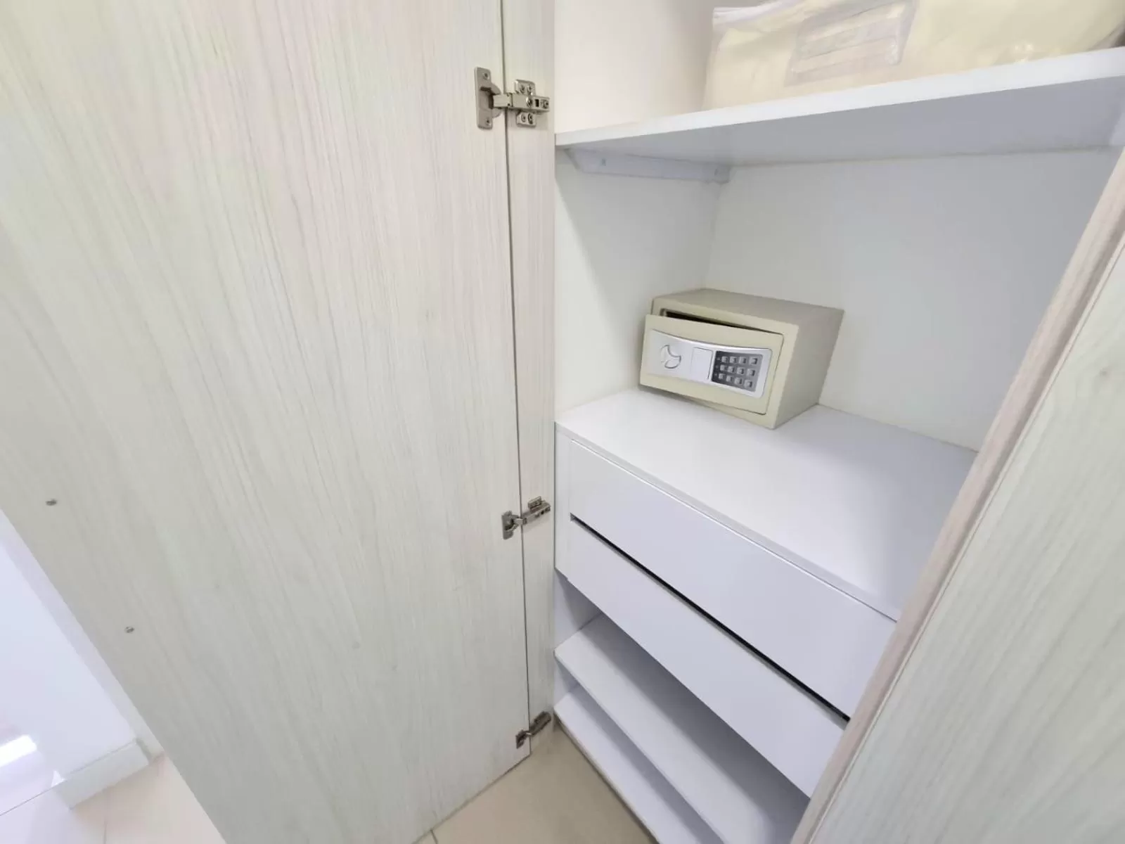 safe in Origen Local Suites