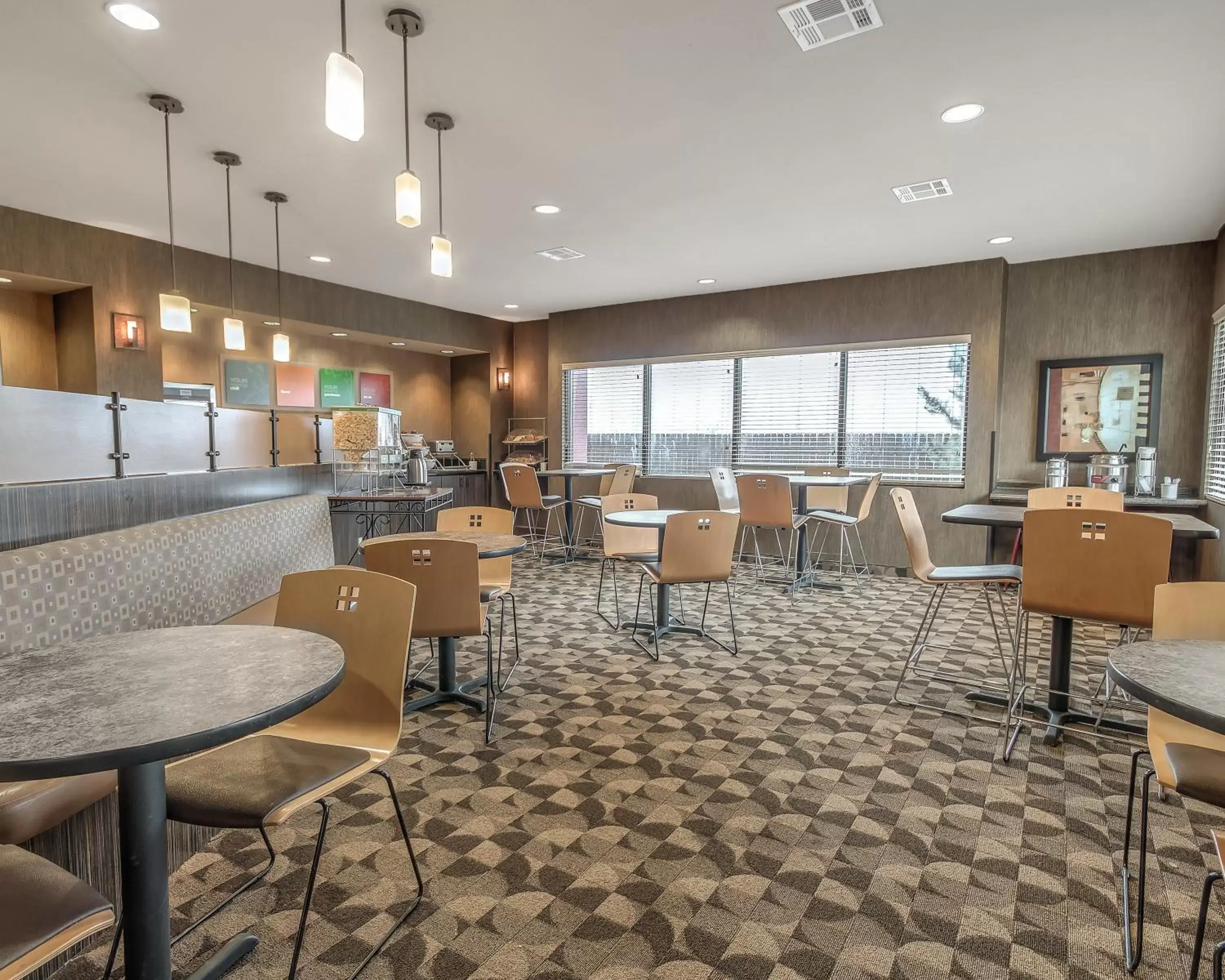 Restaurant/places to eat, Lounge/Bar in MainStay Suites Hobbs
