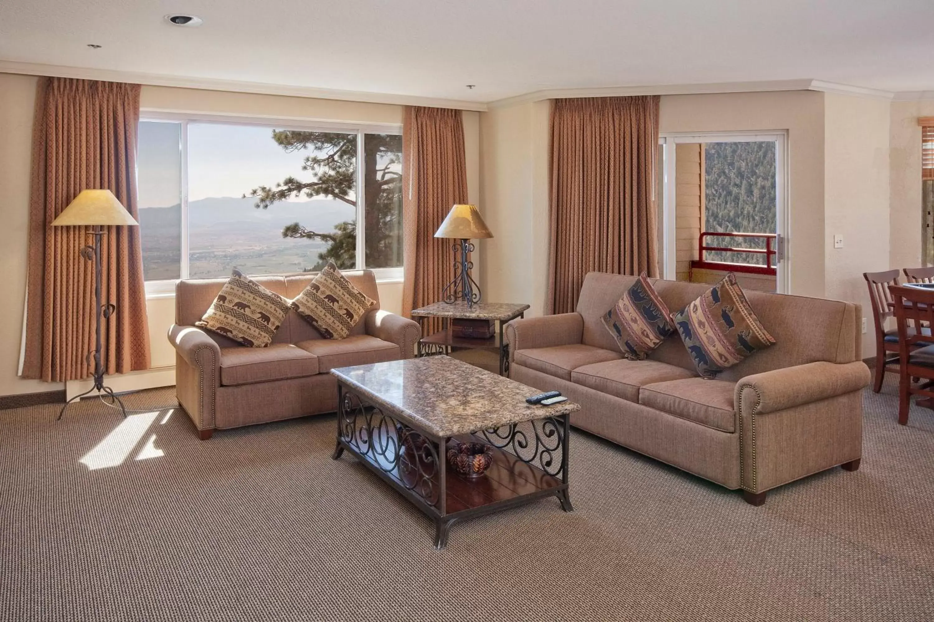 Living room, Seating Area in Holiday Inn Club Vacations - Tahoe Ridge Resort, an IHG Hotel