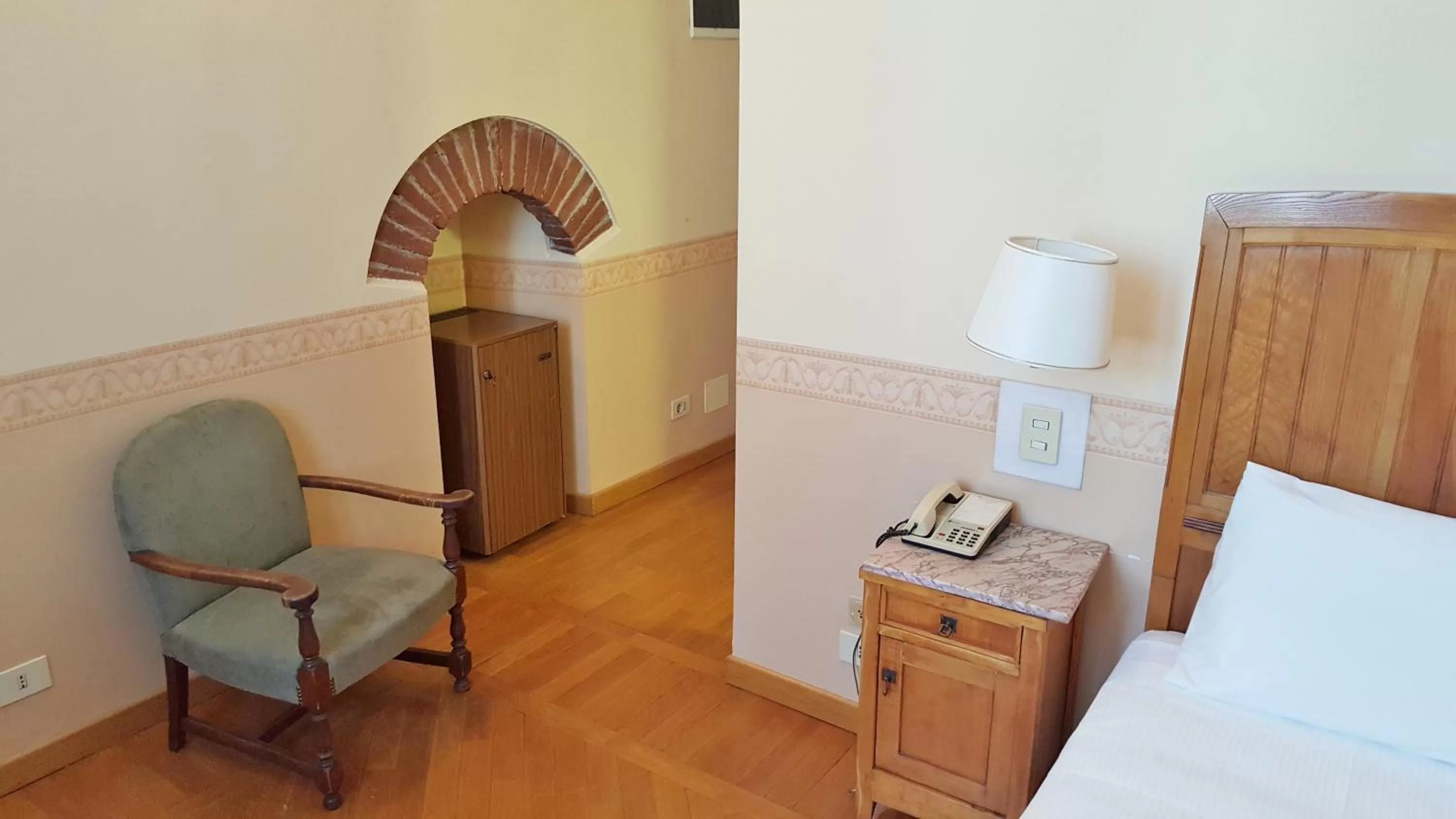 Bed in Hotel Roma e Rocca Cavour