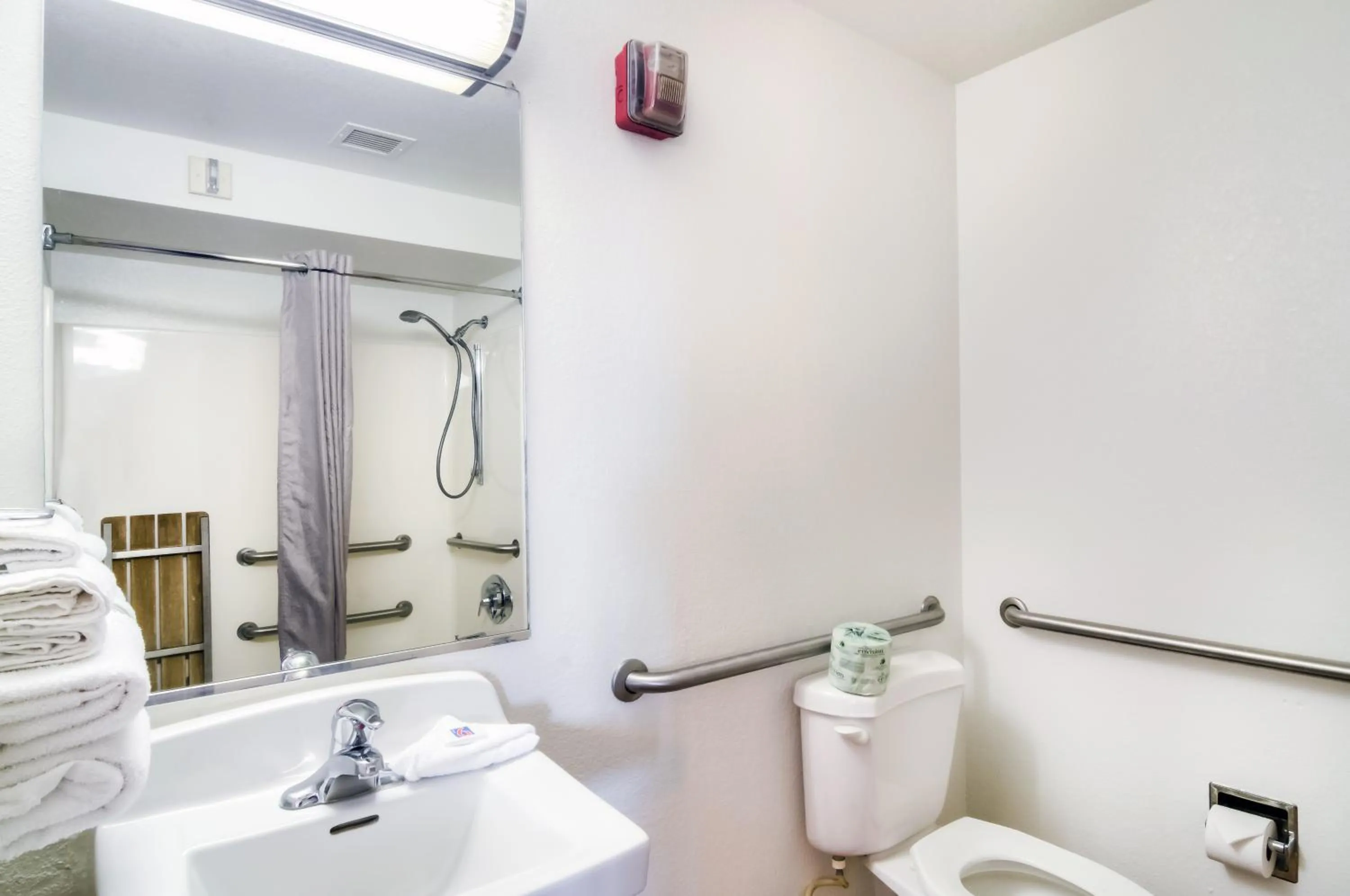 Bathroom in Motel 6-Joliet, IL - Chicago - I-55