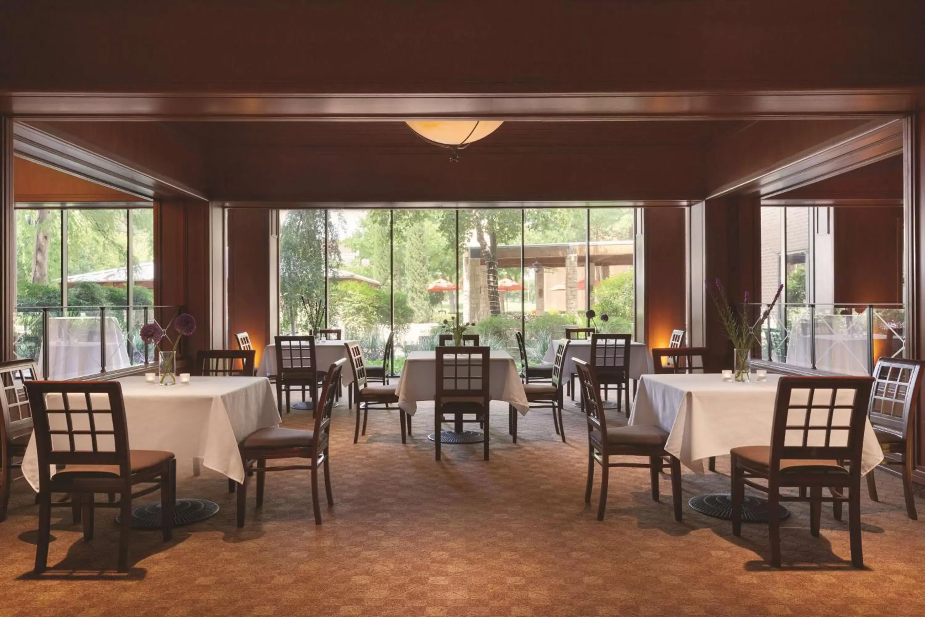 Restaurant/Places to Eat in Hilton DFW Lakes Executive Conference Center