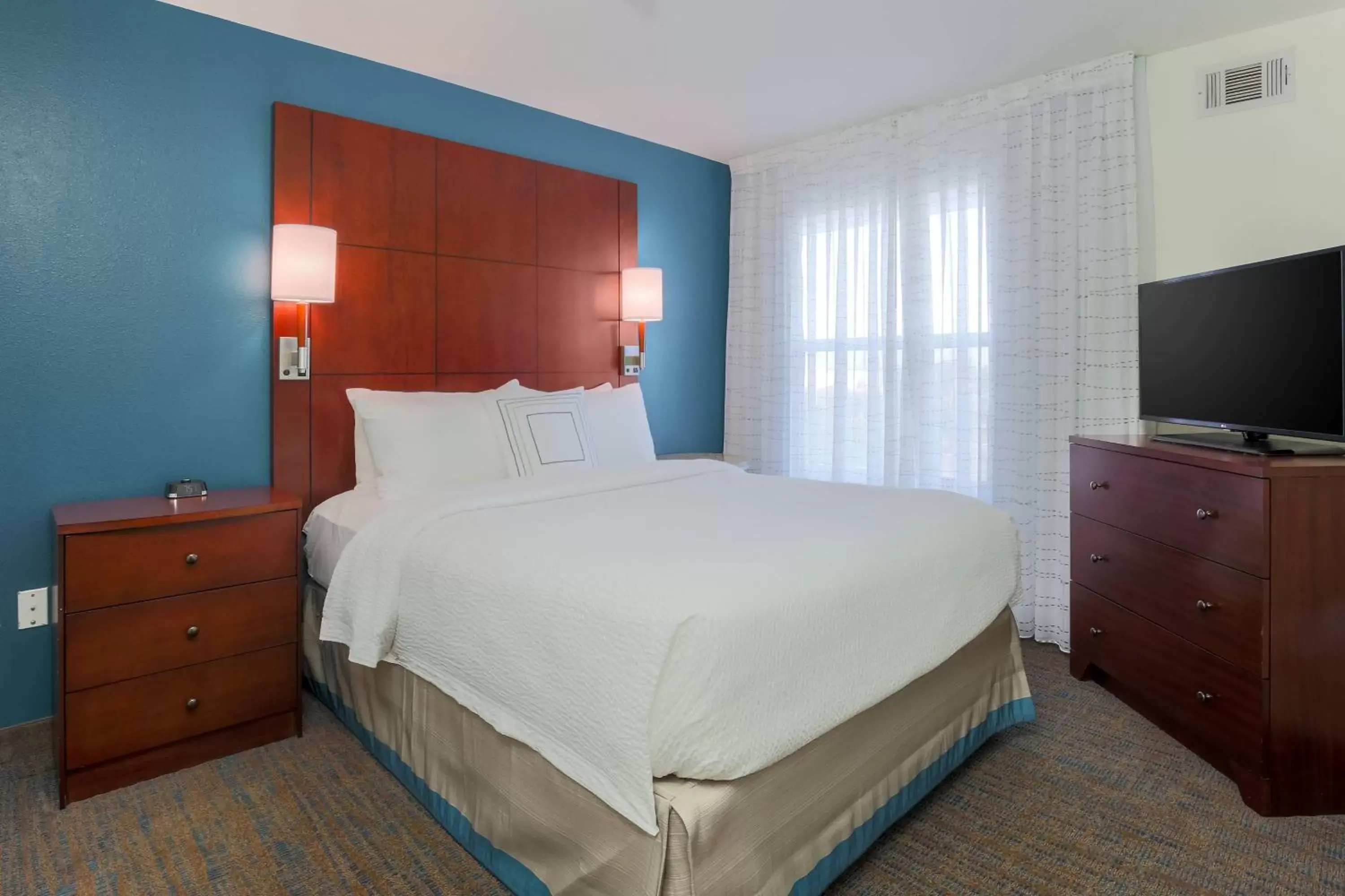 Bedroom, Bed in Residence Inn by Marriott Arlington South