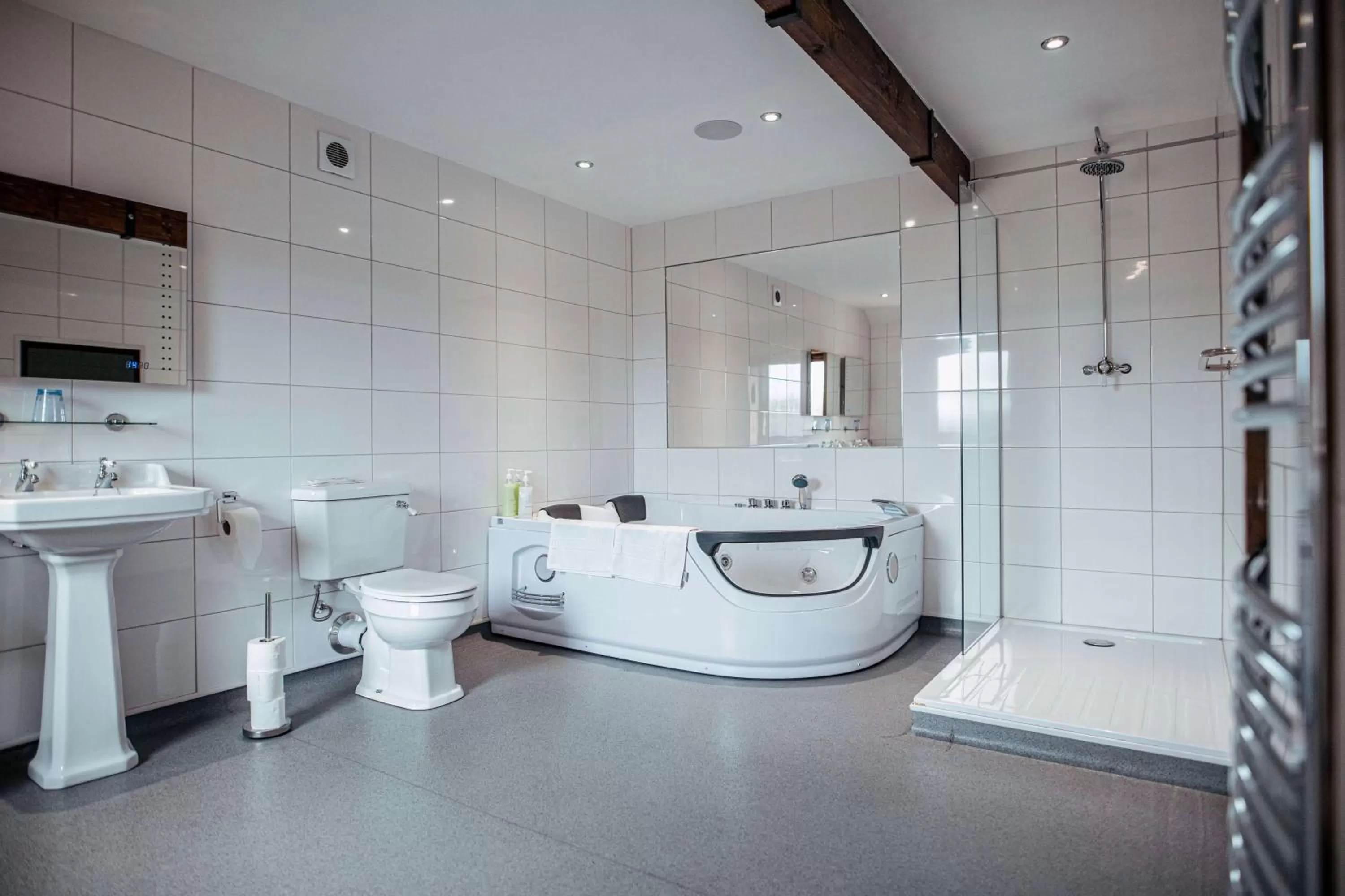 Bathroom in South Causey Inn
