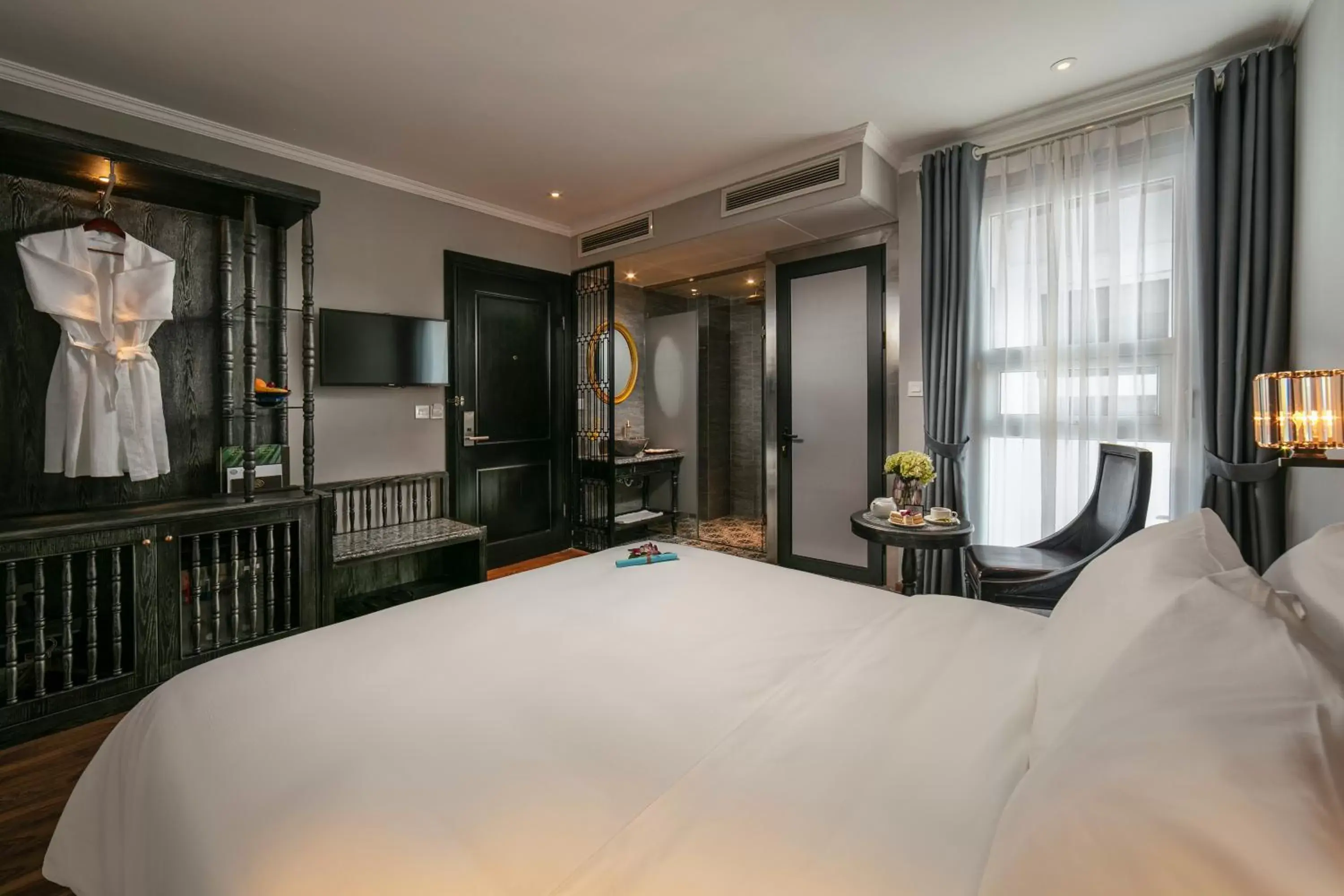 Bedroom, Bed in Shining Central Hotel & Spa Bedroom, Bed in Shining Central Hotel & Spa