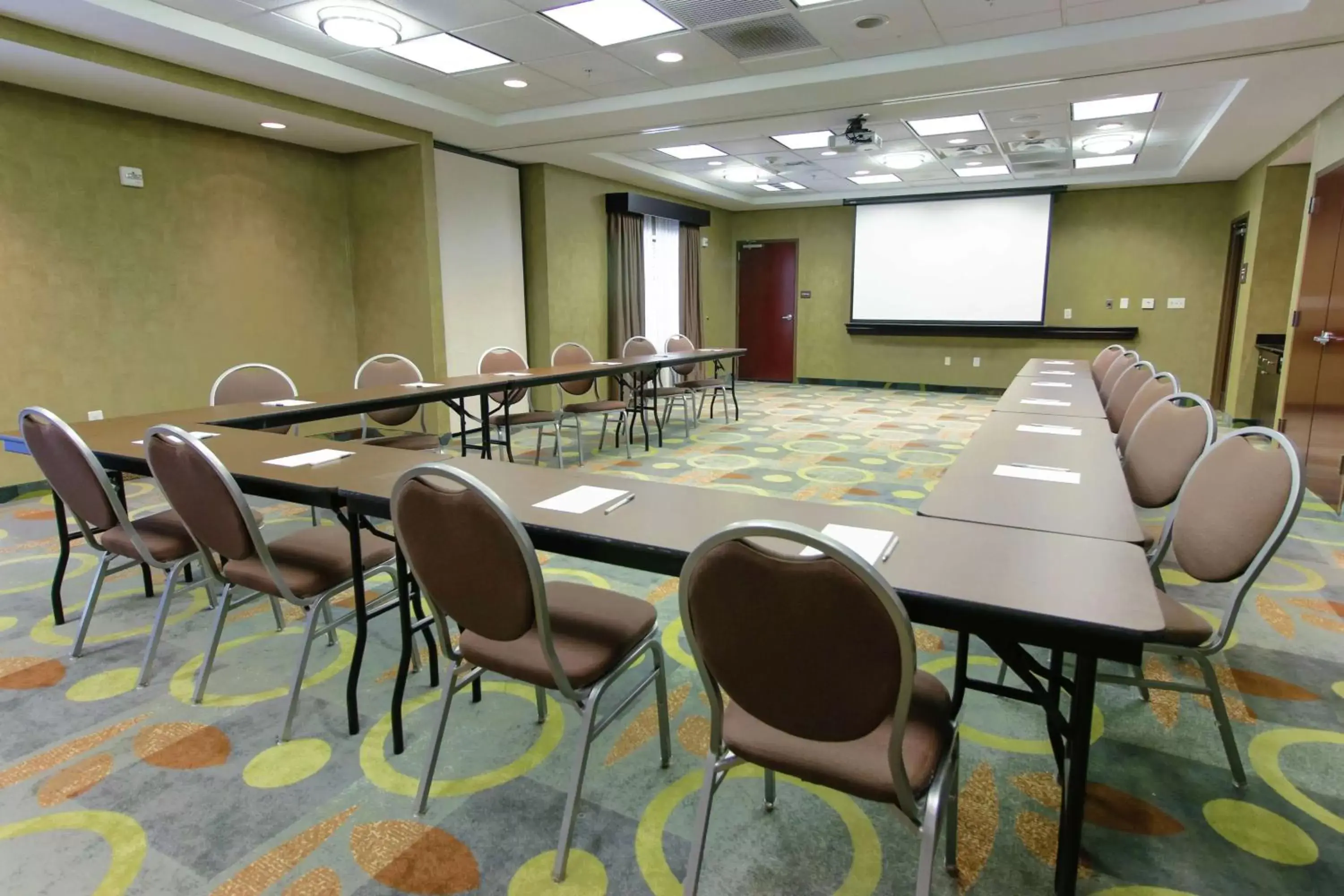 Meeting/conference room in Hampton Inn & Suites Flowery Branch