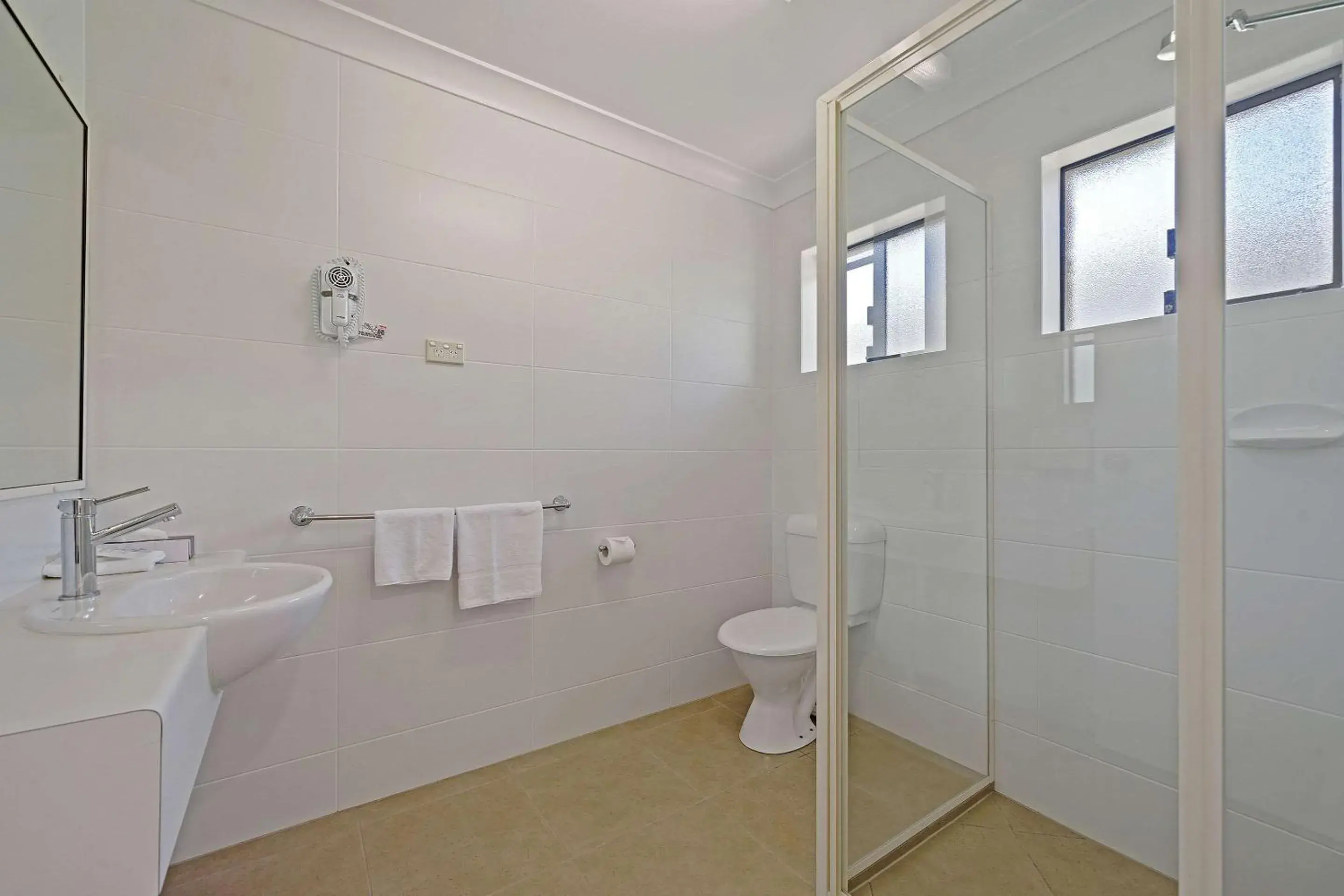 Bedroom, Bathroom in Comfort Inn Glenfield