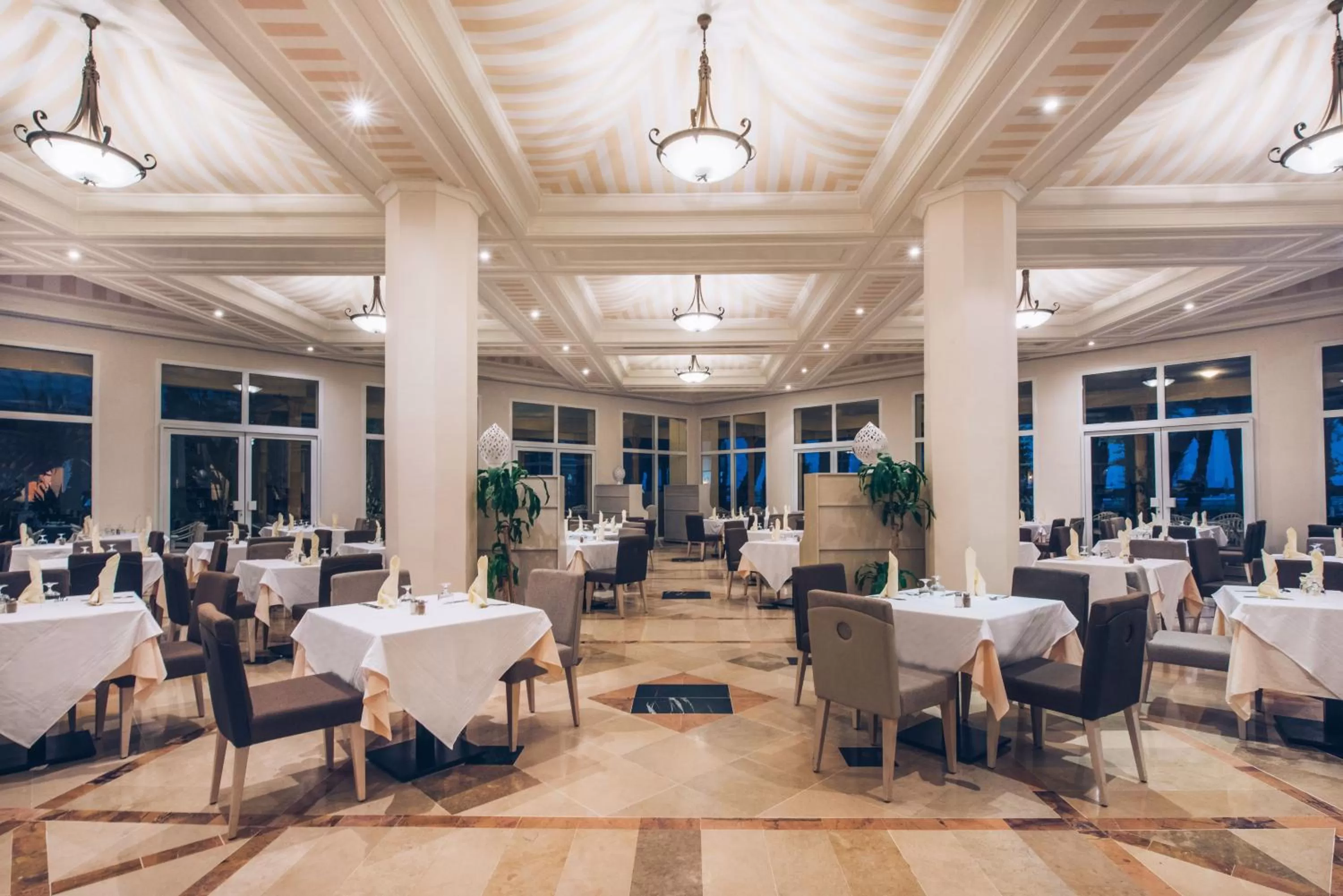 Restaurant/places to eat in Iberostar Waves Averroes