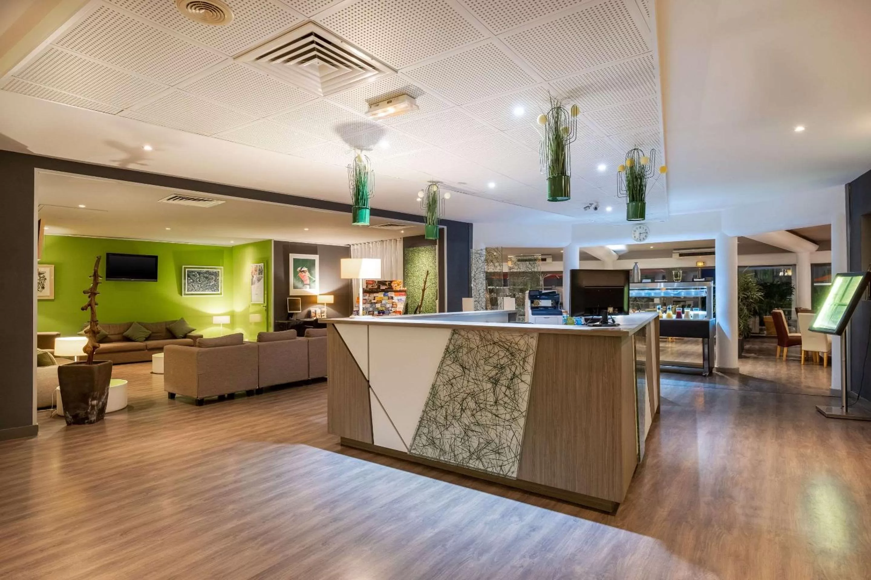 Lobby or reception in Hôtel Golf Fontcaude