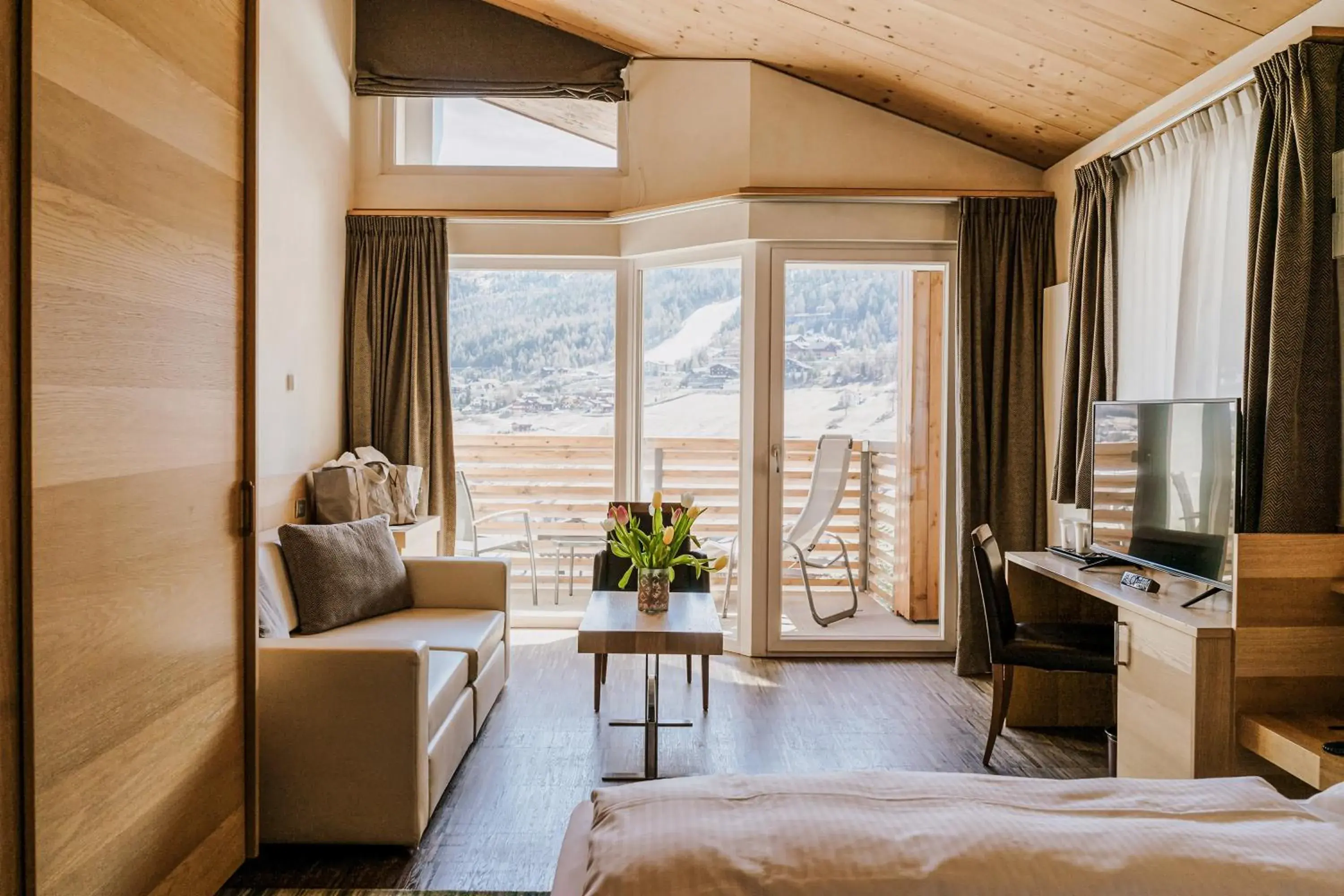 Balcony/Terrace, Seating Area in Hotel Lac Salin Spa & Mountain Resort