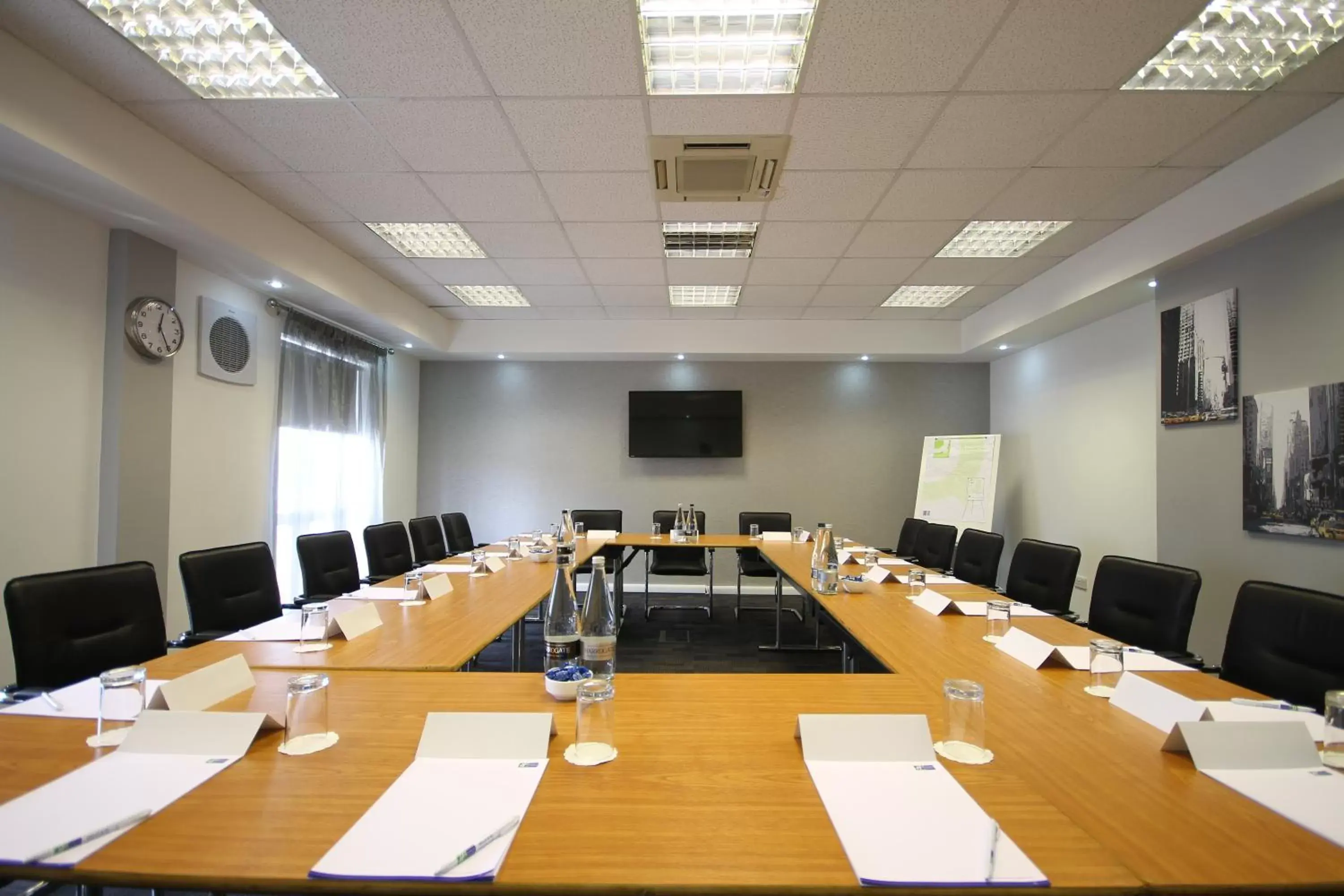 Meeting/conference room in Holiday Inn Express Nuneaton, an IHG Hotel