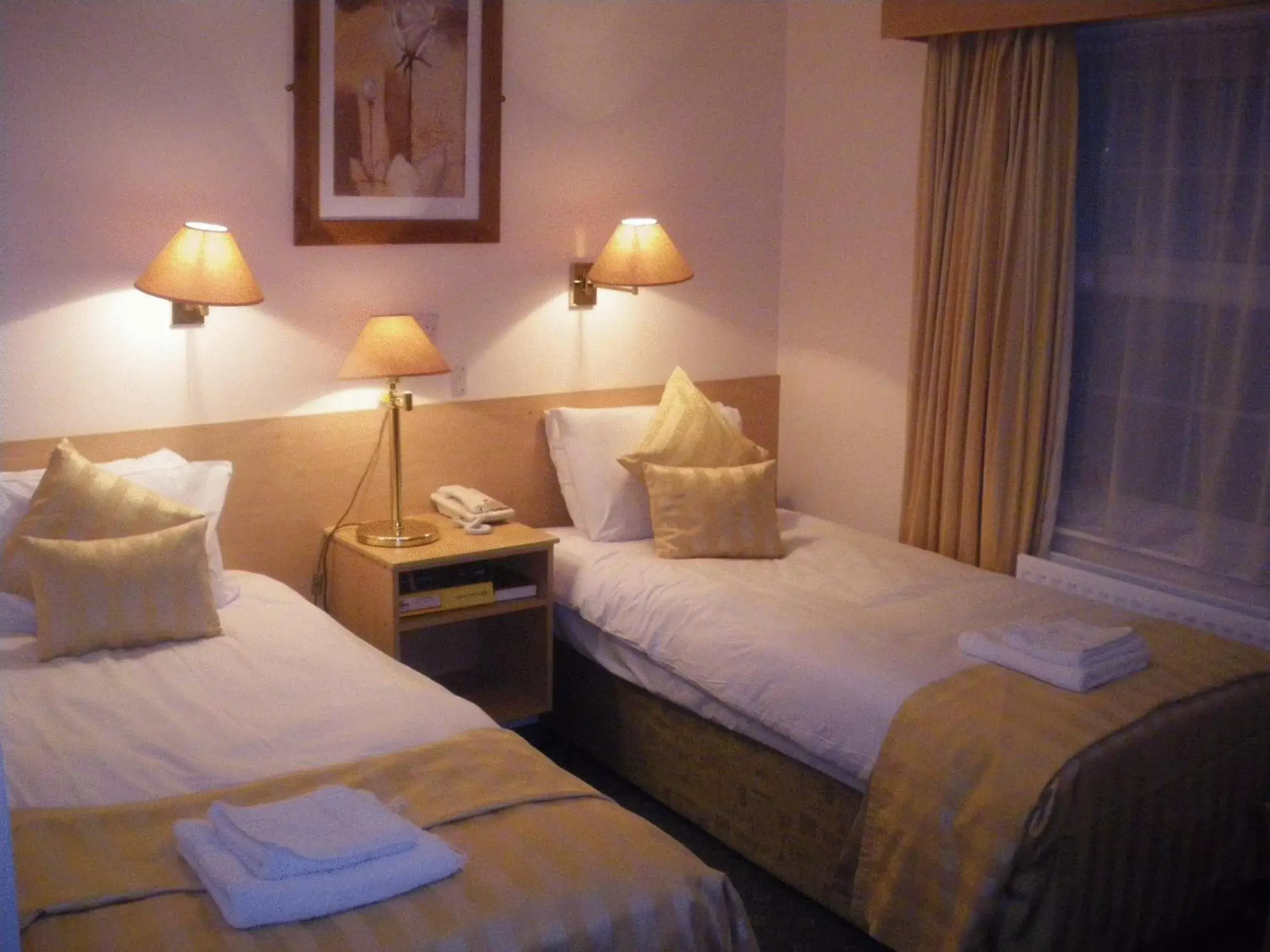 Bedroom, Bed in Drummond Hotel