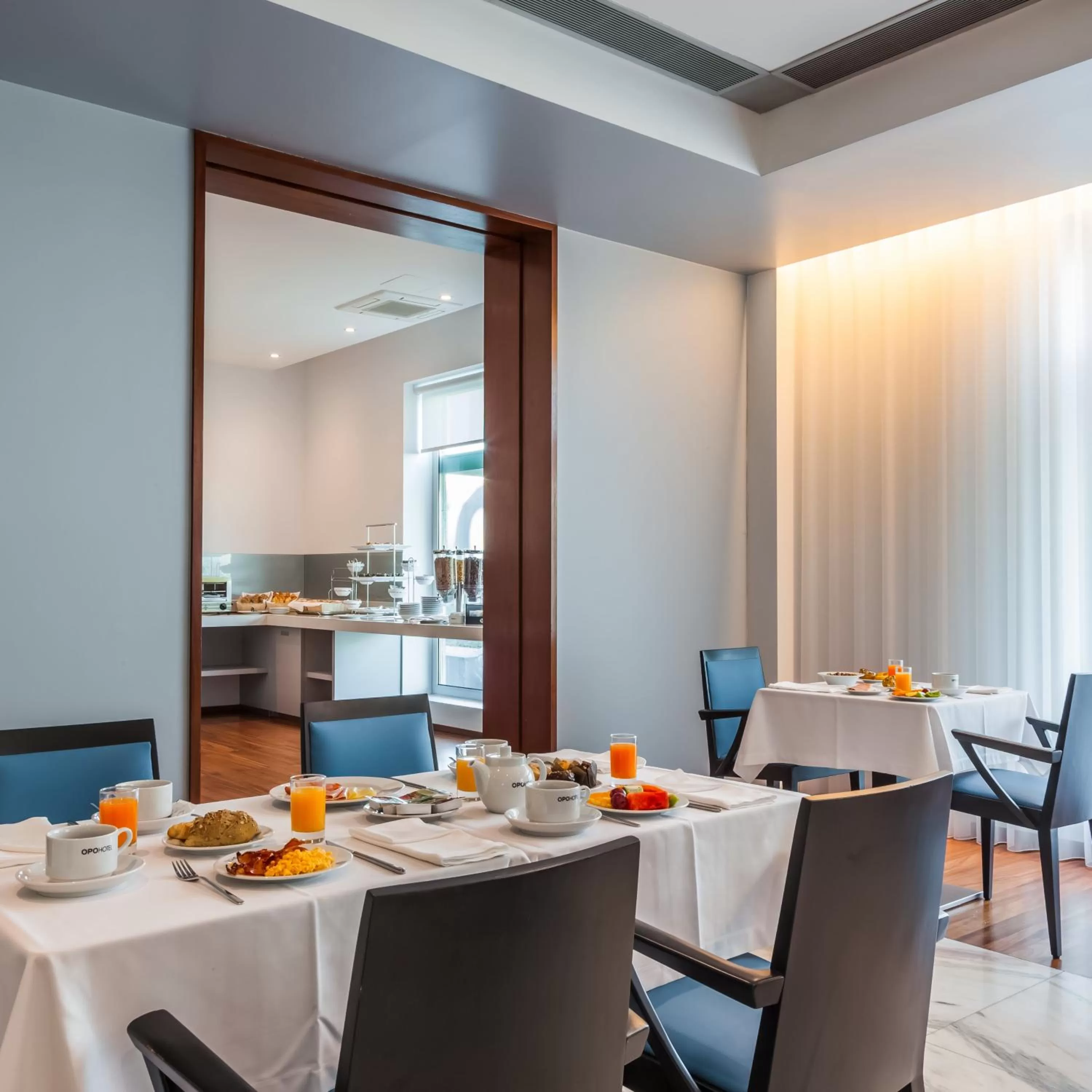 Food and drinks in OPOHOTEL Porto Aeroporto