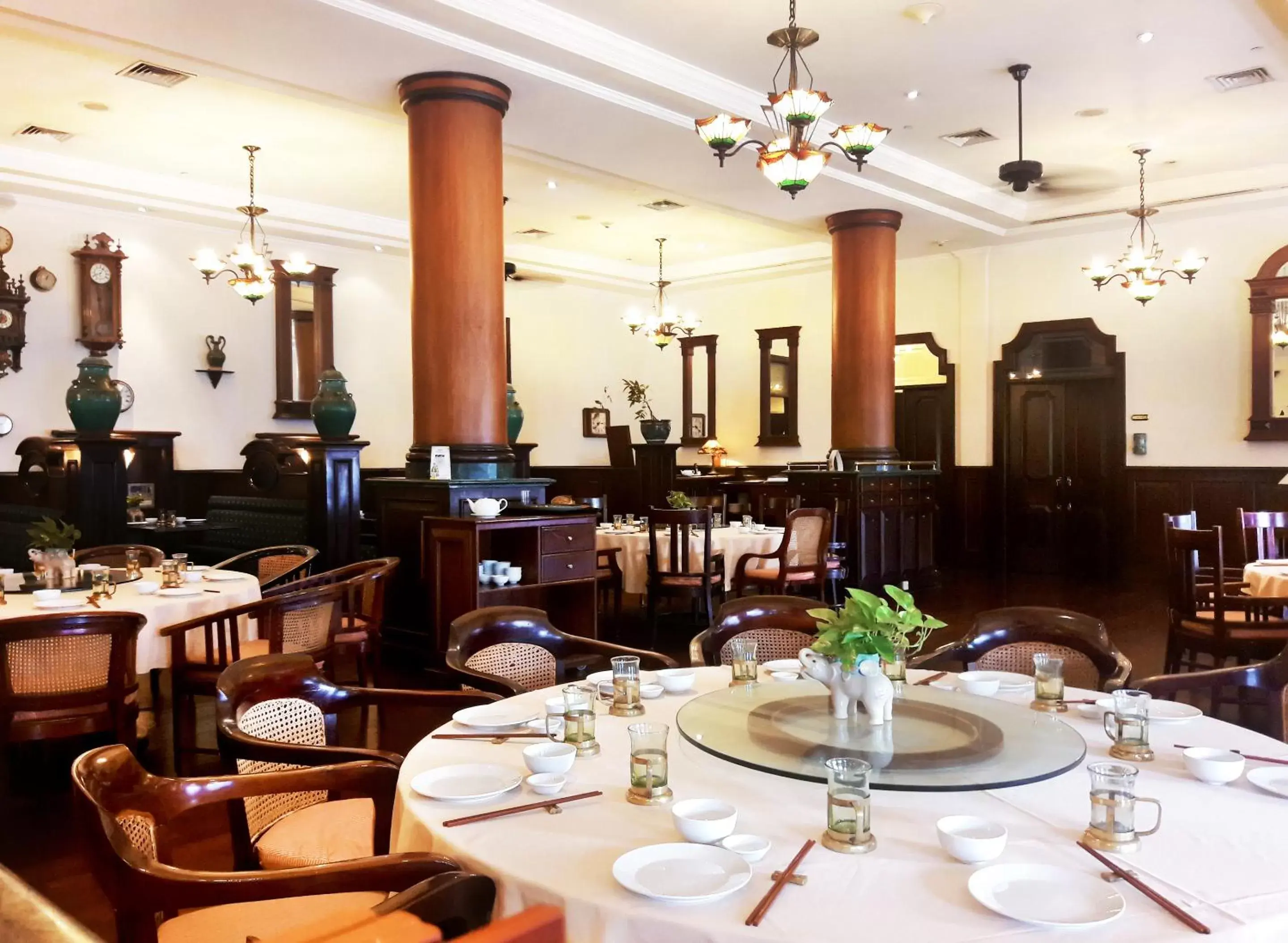 Restaurant/places to eat in Hotel Majapahit Surabaya MGallery