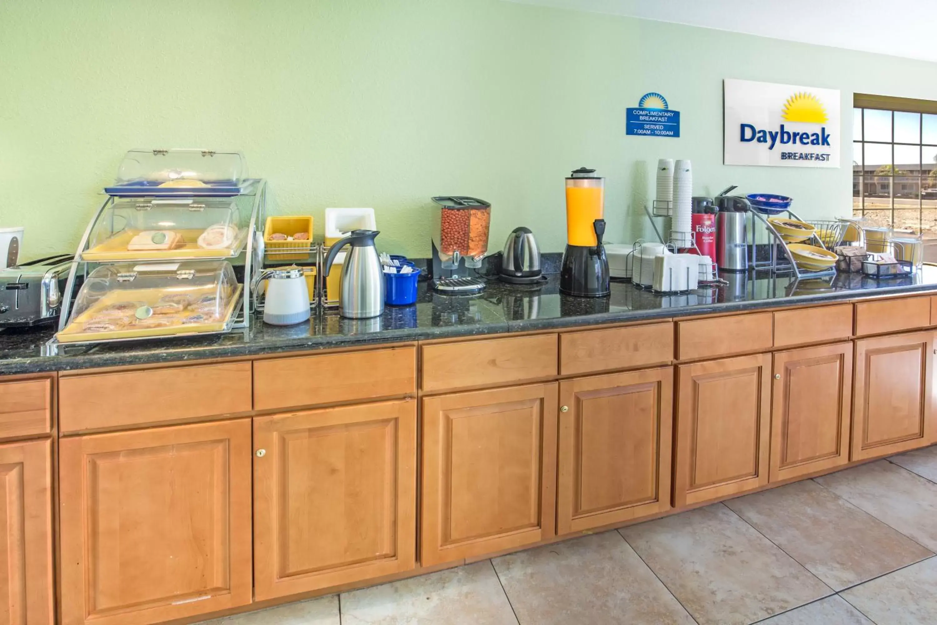 Continental breakfast, Coffee/Tea Facilities in Days Inn by Wyndham Oroville