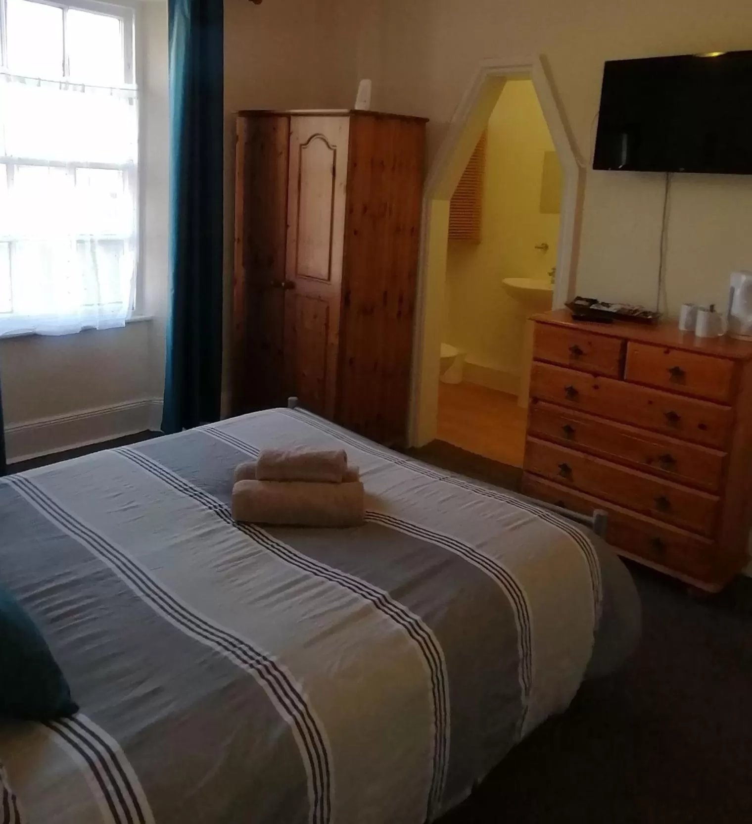 Bed in The Parkers Arms - The home of Cattlemans Steakhouse