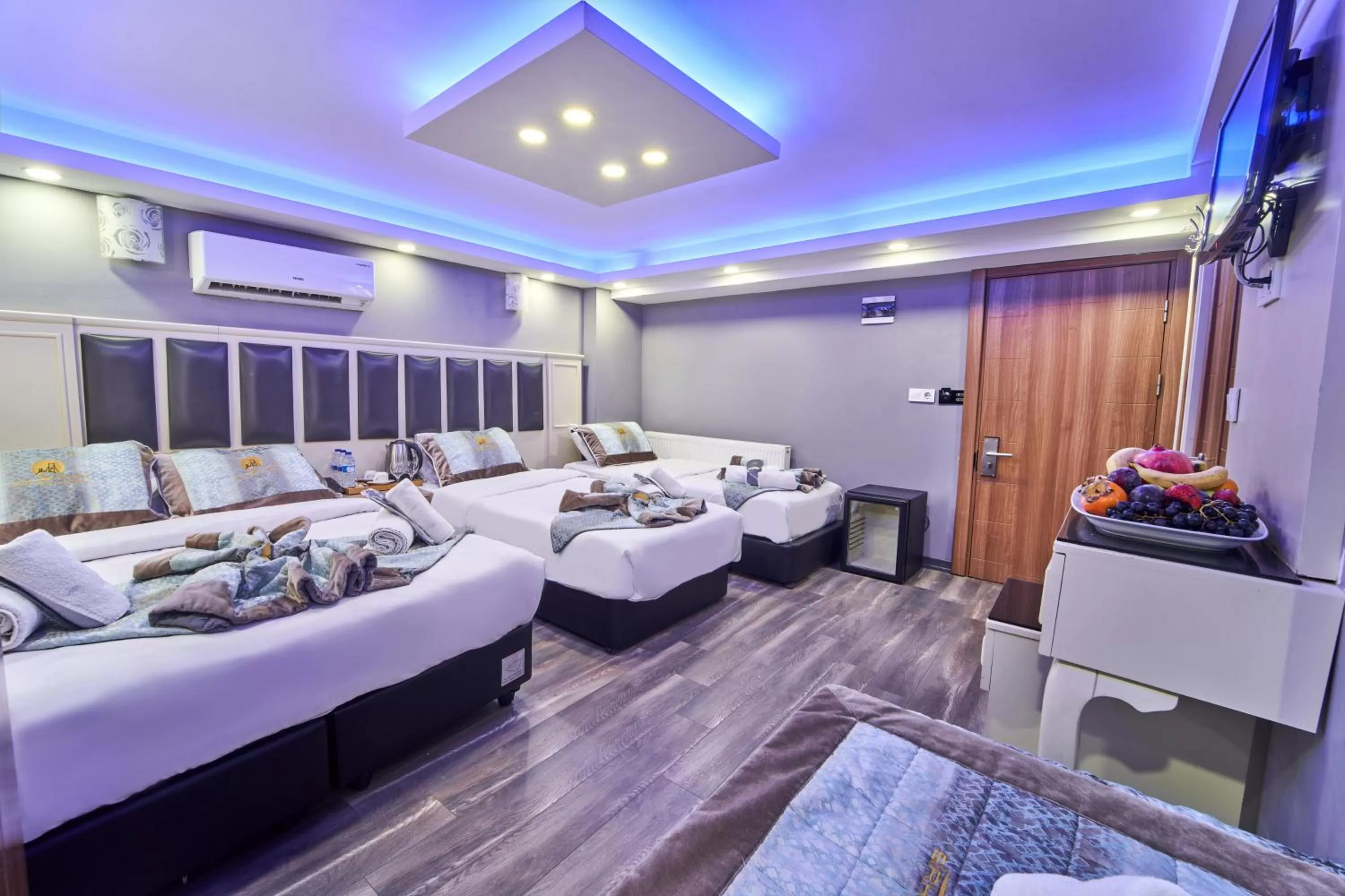 Photo of the whole room, Bed in Istanbul Sirkeci Hotel