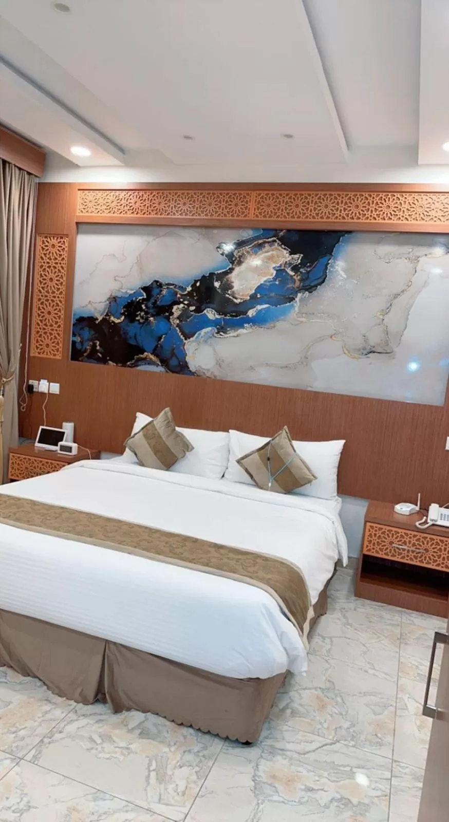 Bed in Taj Aleiman Hotel 