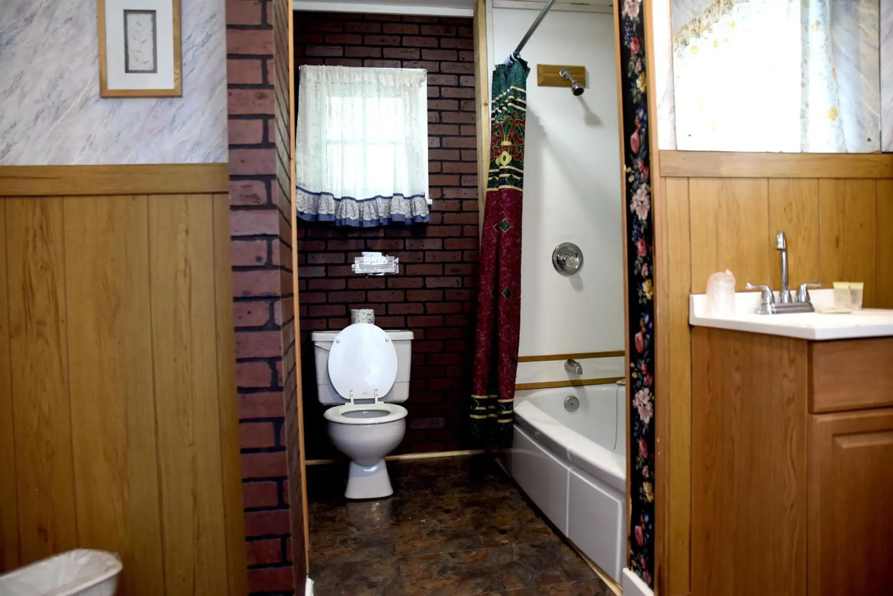 Bathroom in Gateway Inn & Cabins