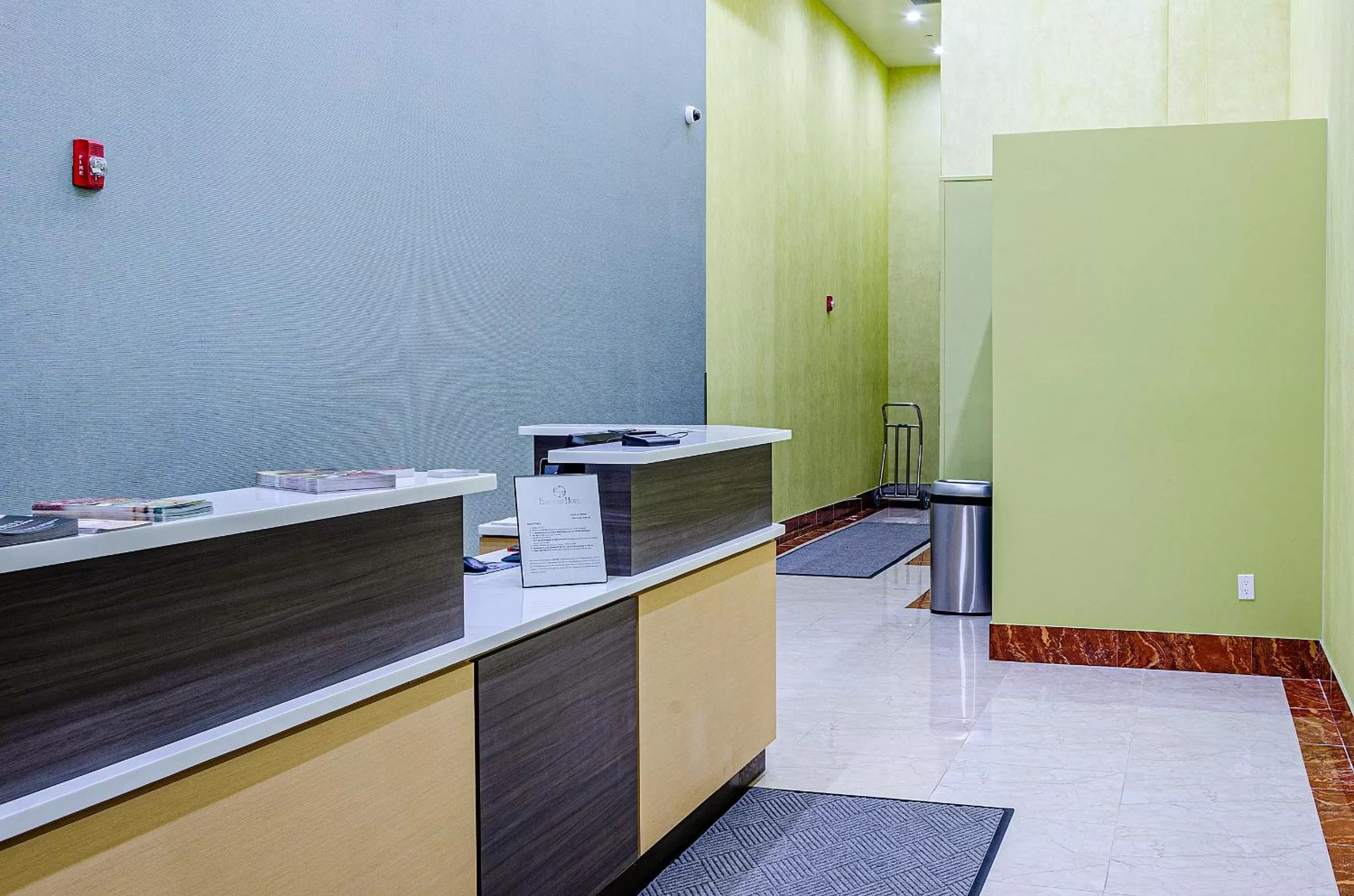 Lobby or reception in Elmhurst Hotel