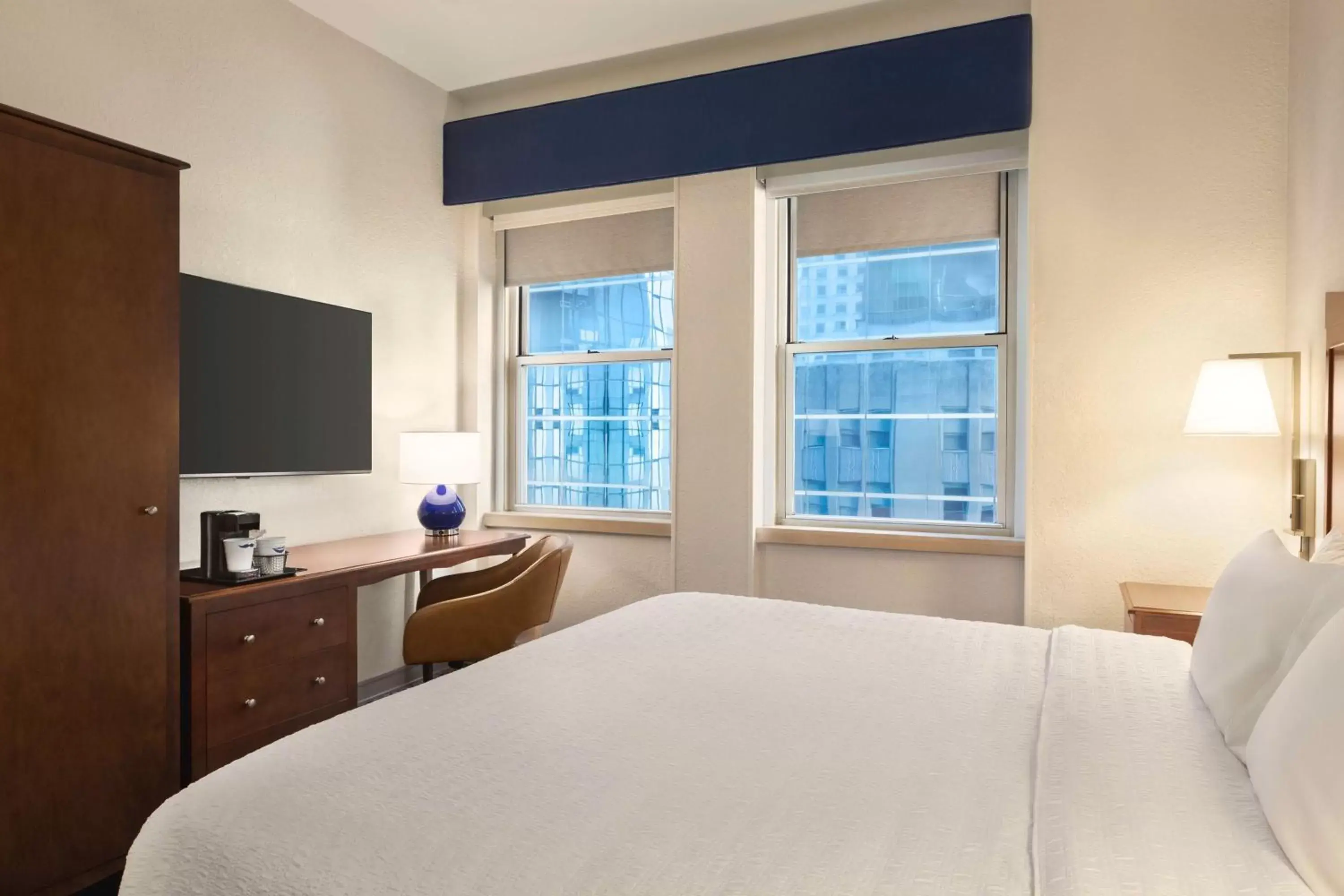 Bedroom, Bed in Hampton Inn Manhattan/Downtown- Financial District