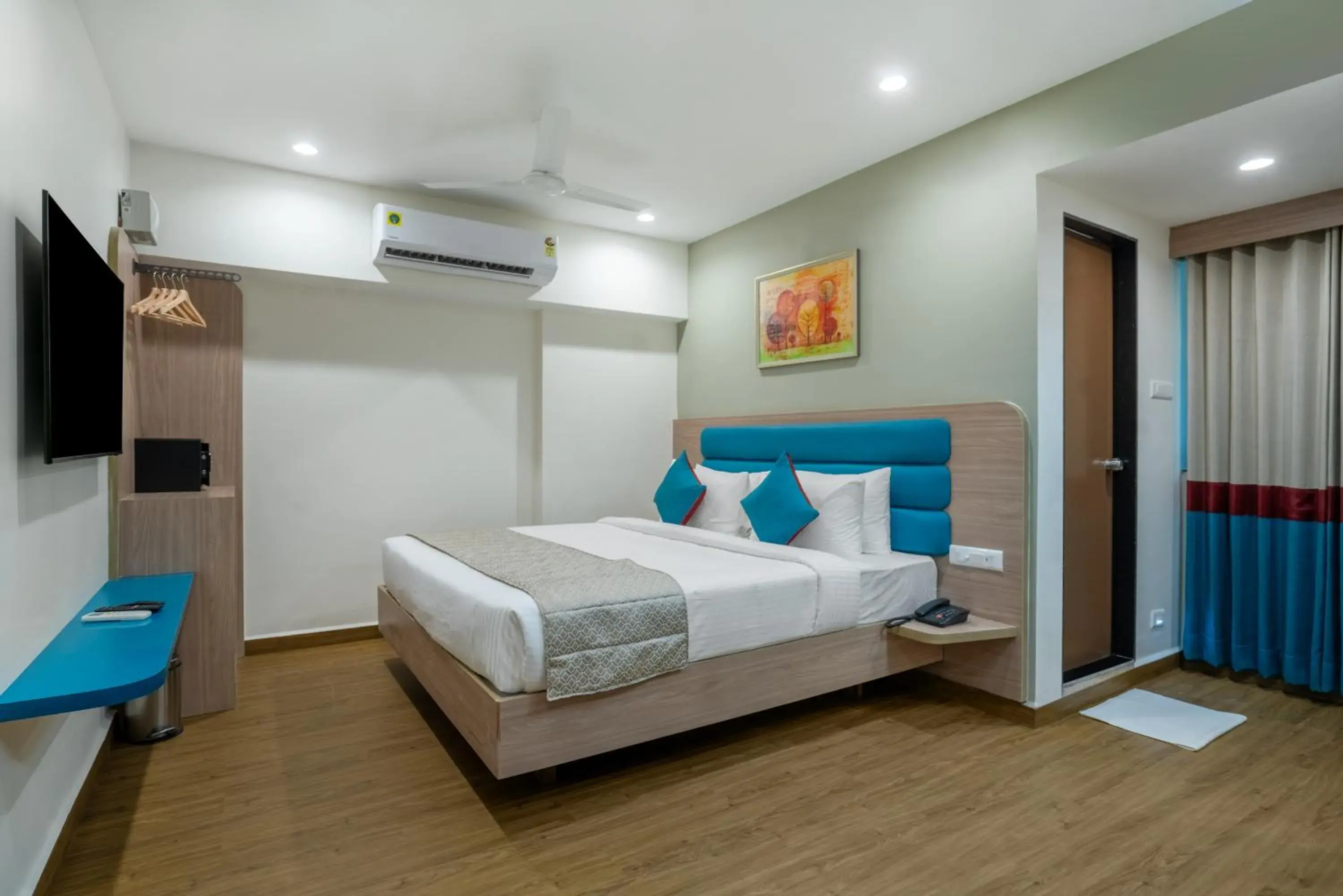 Bedroom, Bed in Viera Elite - Jubilee Hills