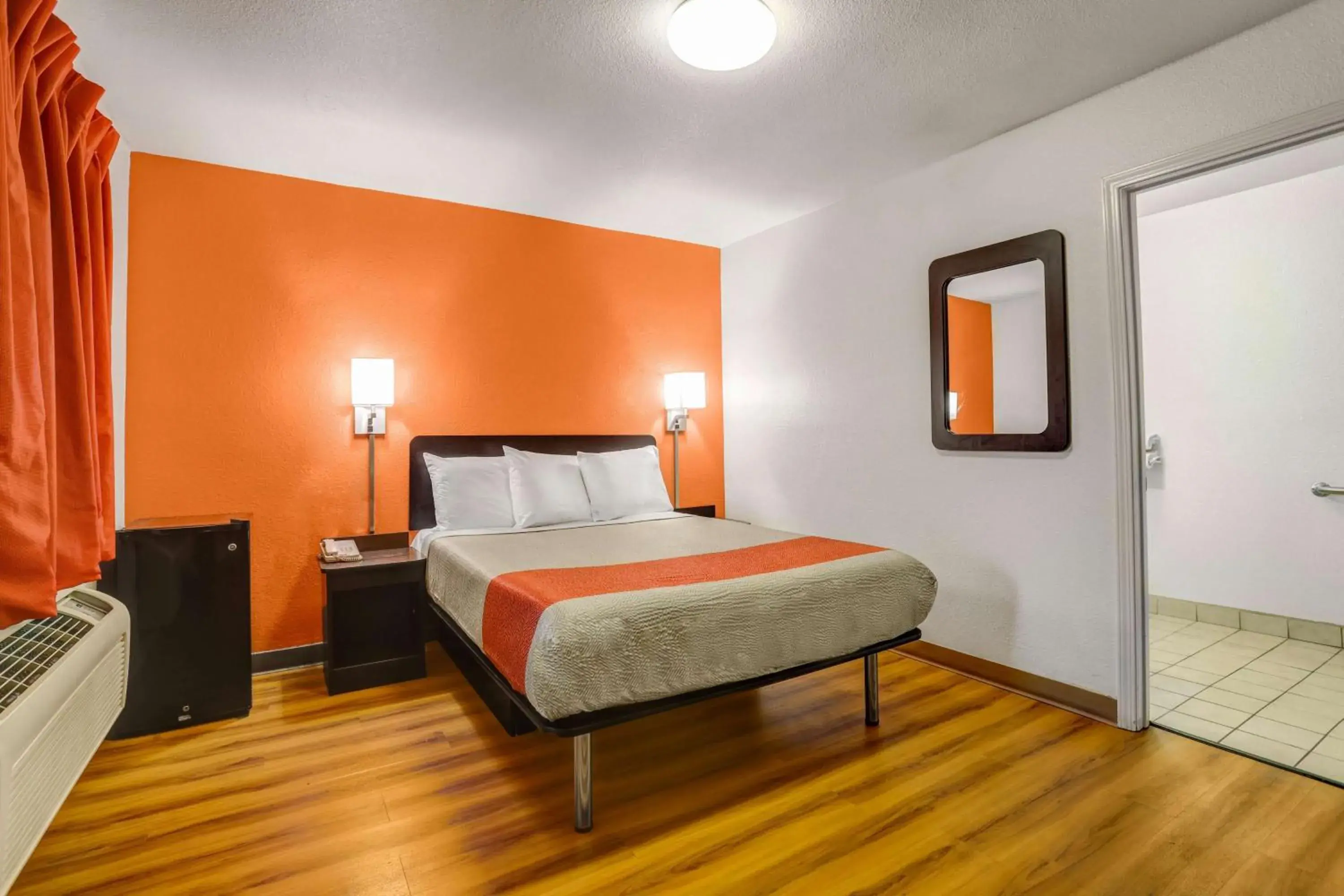 Deluxe Queen Room - single occupancy - Smoking in Motel 6-Marysville, CA Deluxe Queen Room - single occupancy - Smoking in Motel 6-Marysville, CA