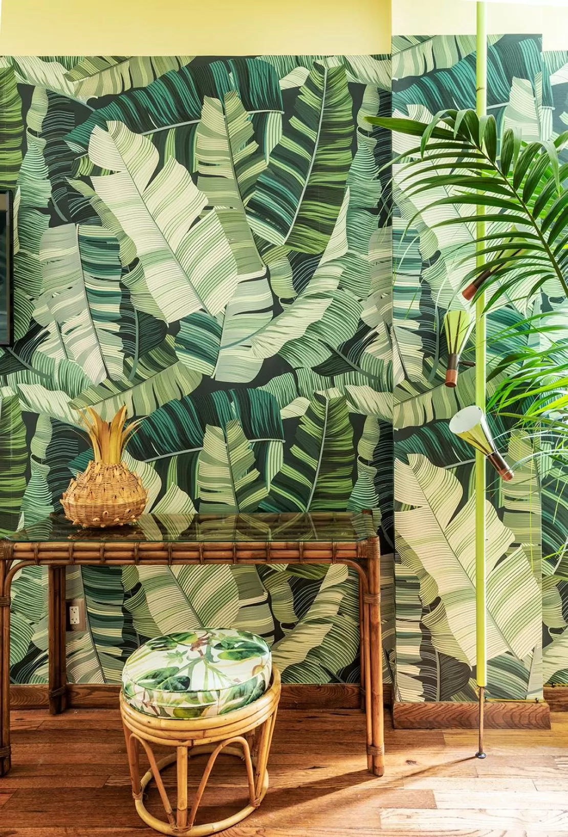 Decorative detail in Pelican Hotel