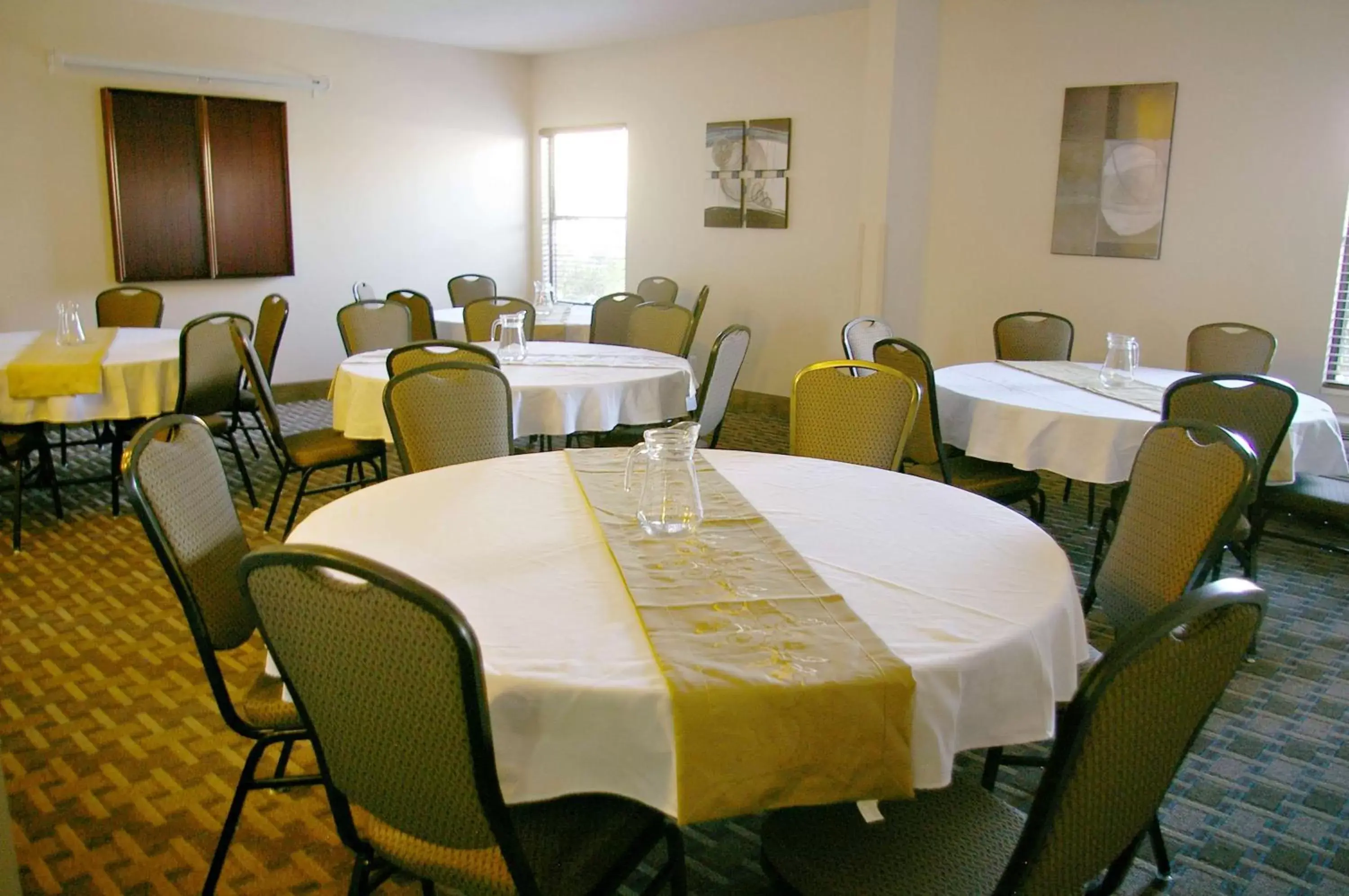 Meeting/conference room, Restaurant/Places to Eat in Hampton Inn St. George