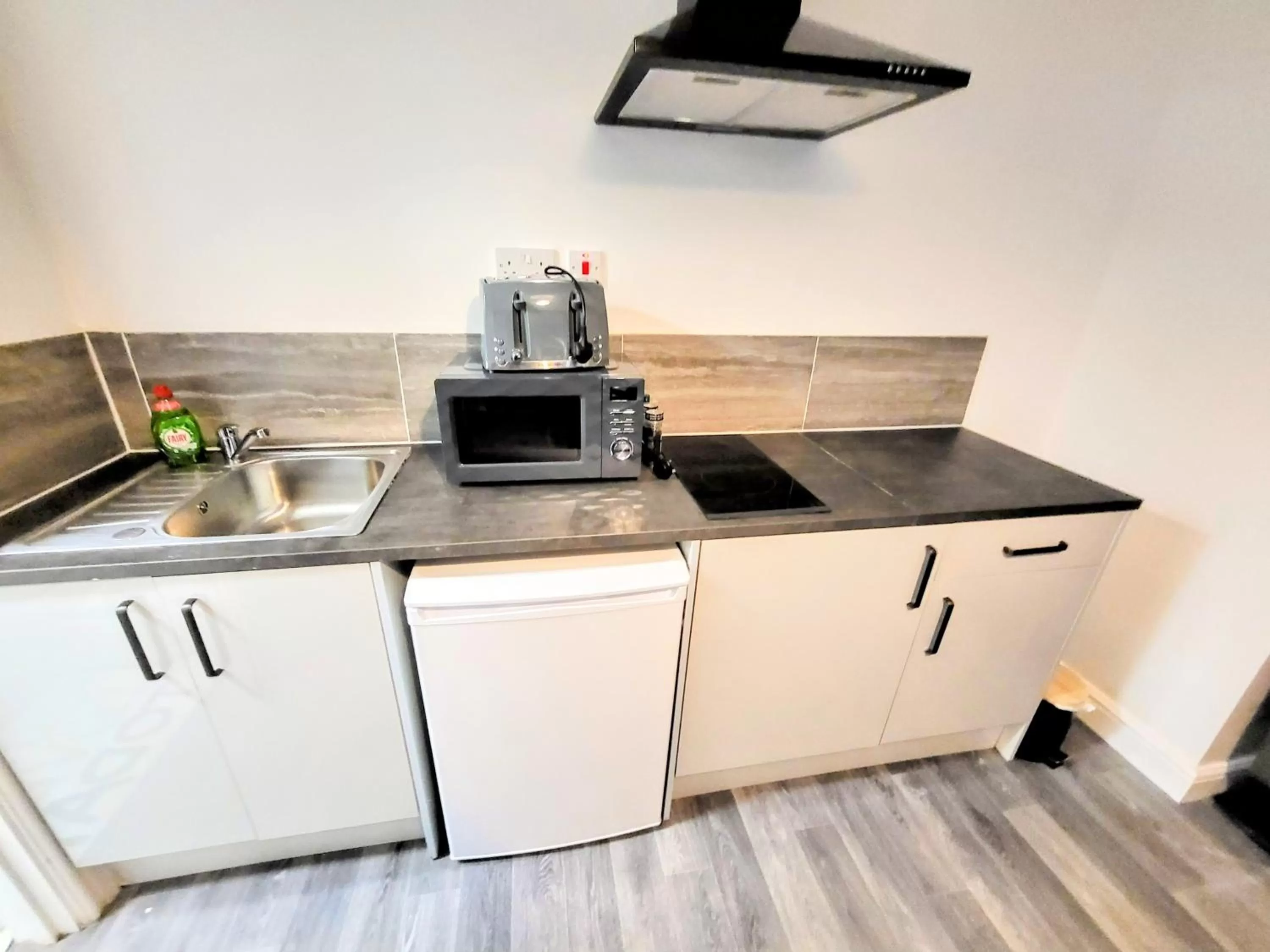 Kitchen or kitchenette, Kitchen/Kitchenette in Burford Road - Stay. Sleep. Rest.