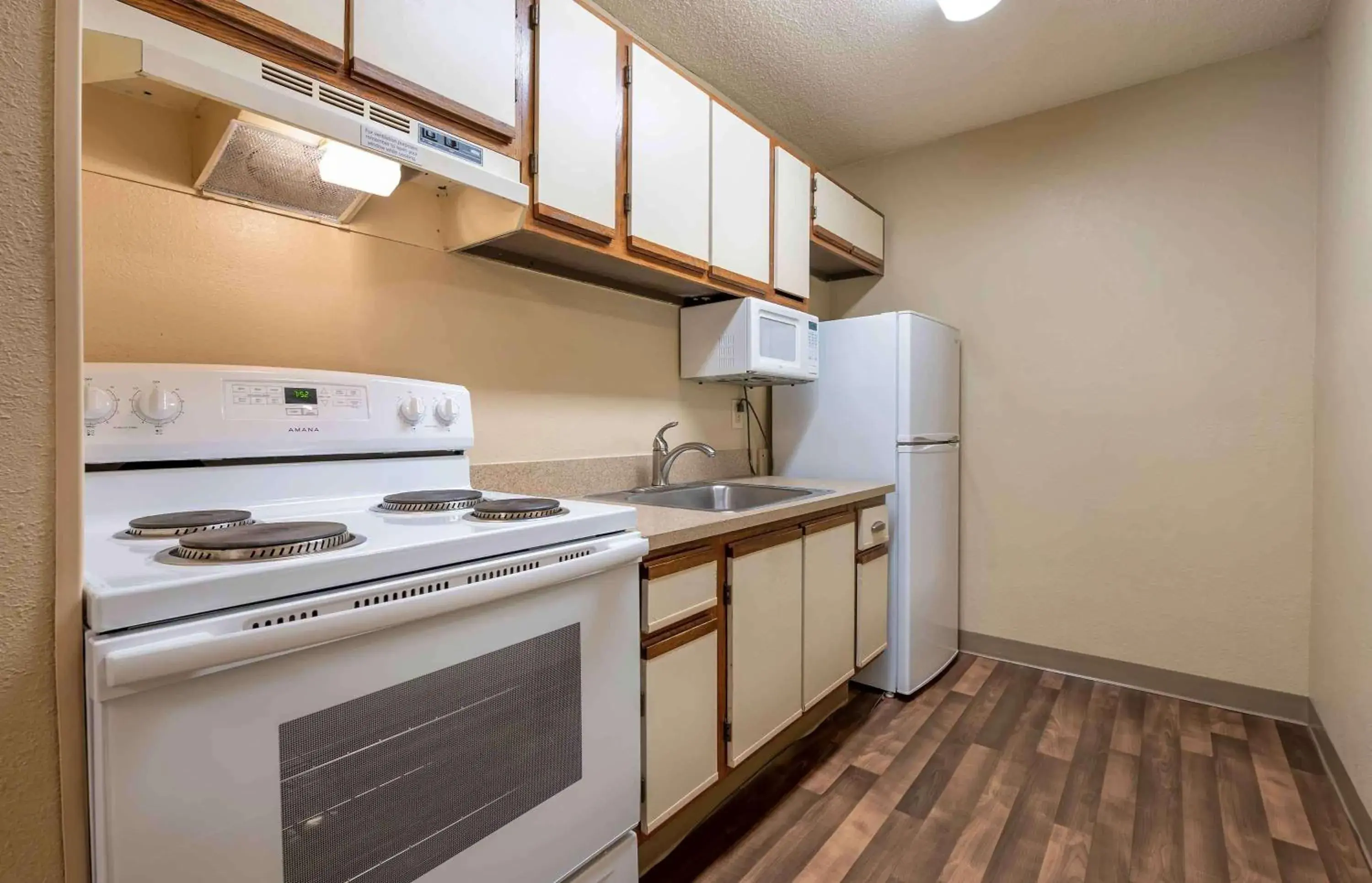 Bedroom, Kitchen/Kitchenette in Extended Stay America Suites - Indianapolis - Northwest - College Park