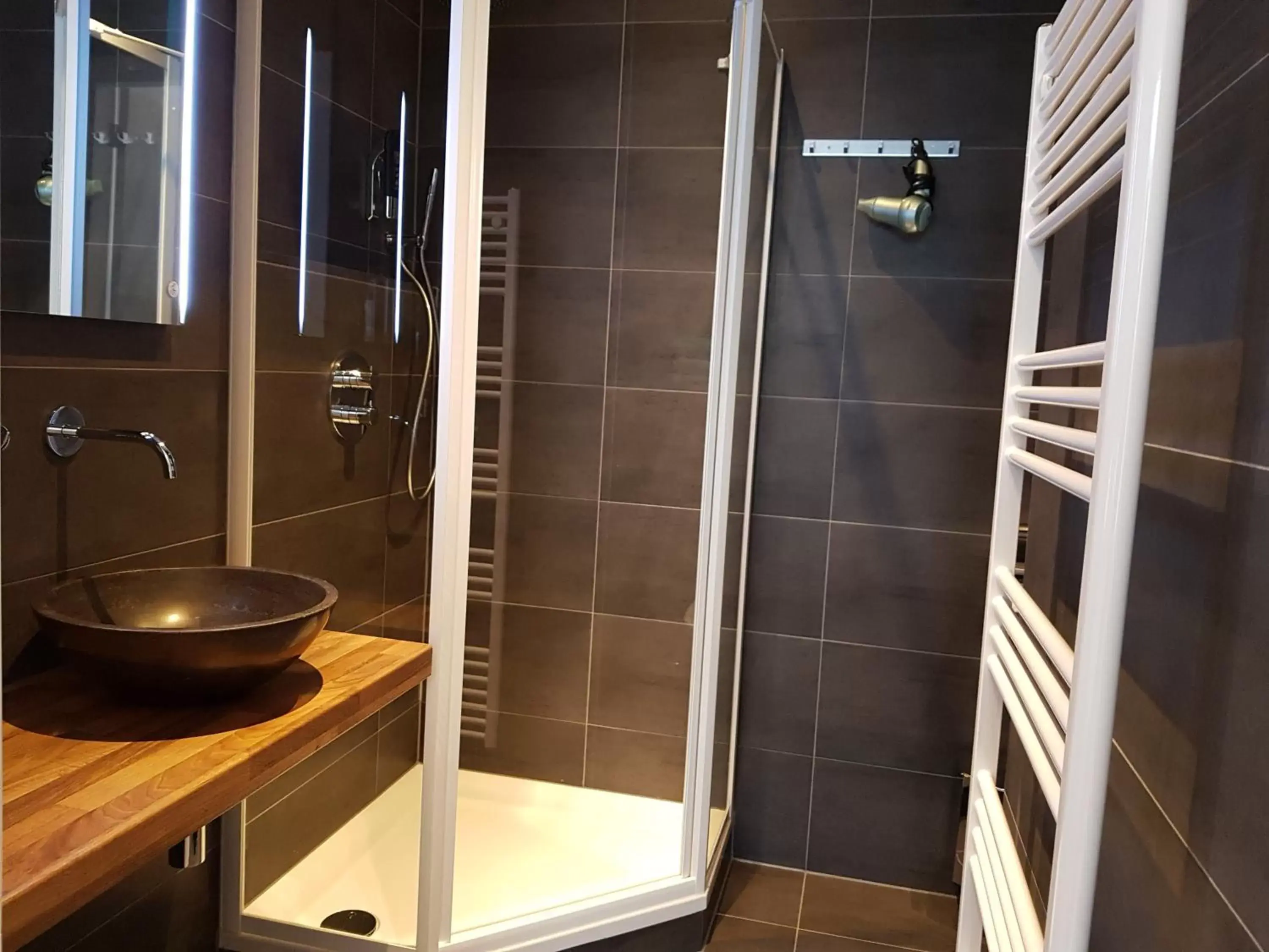 Quintuple Room (3 Adults + 2 Children) in Hotel Bor Scheveningen Quintuple Room (3 Adults + 2 Children) in Hotel Bor Scheveningen