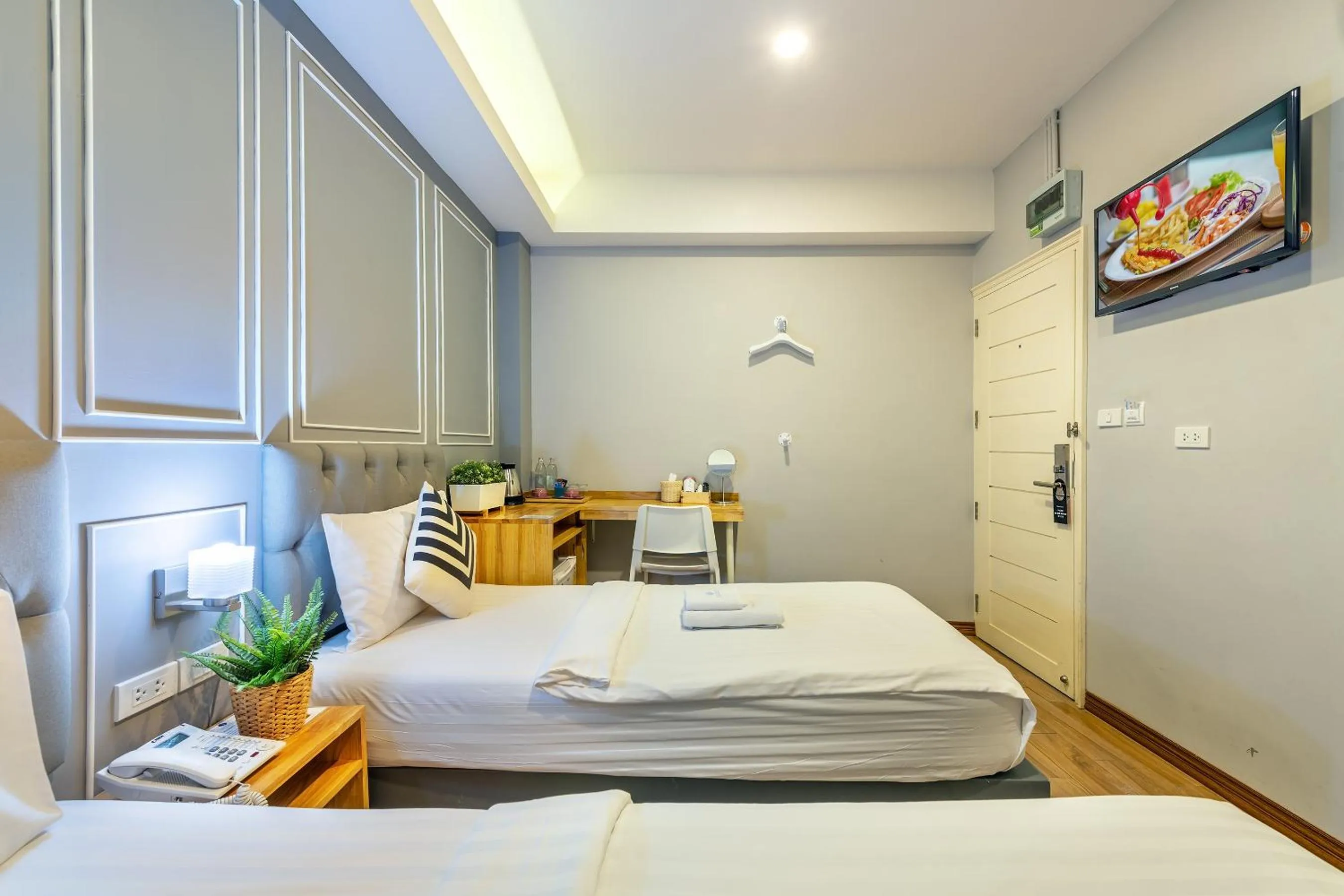 Bedroom, Bed in De Lavender Bangkok Hotel