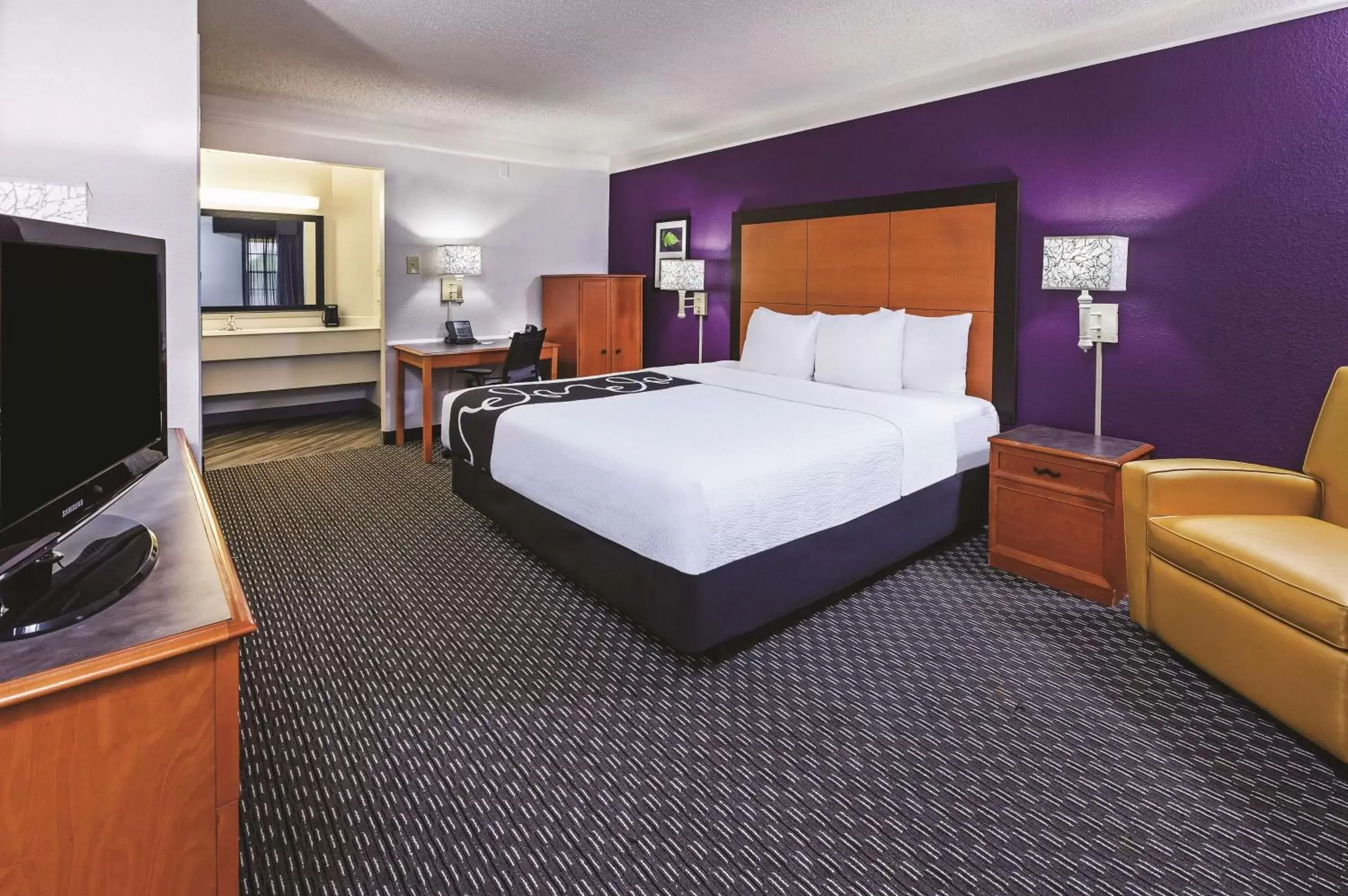 Photo of the whole room, Bed in La Quinta Inn & Suites by Wyndham And Conference Center San Angelo