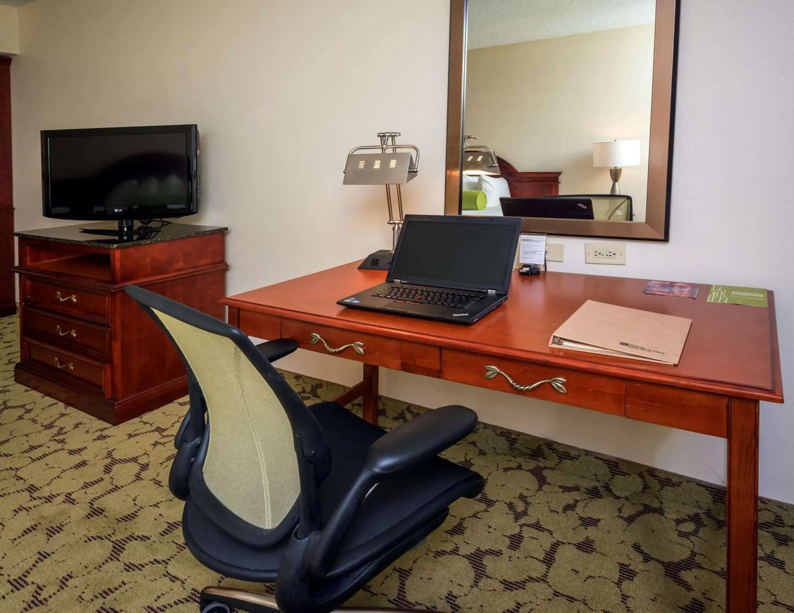 Bed, TV/Entertainment Center in Hilton Garden Inn Montgomery East