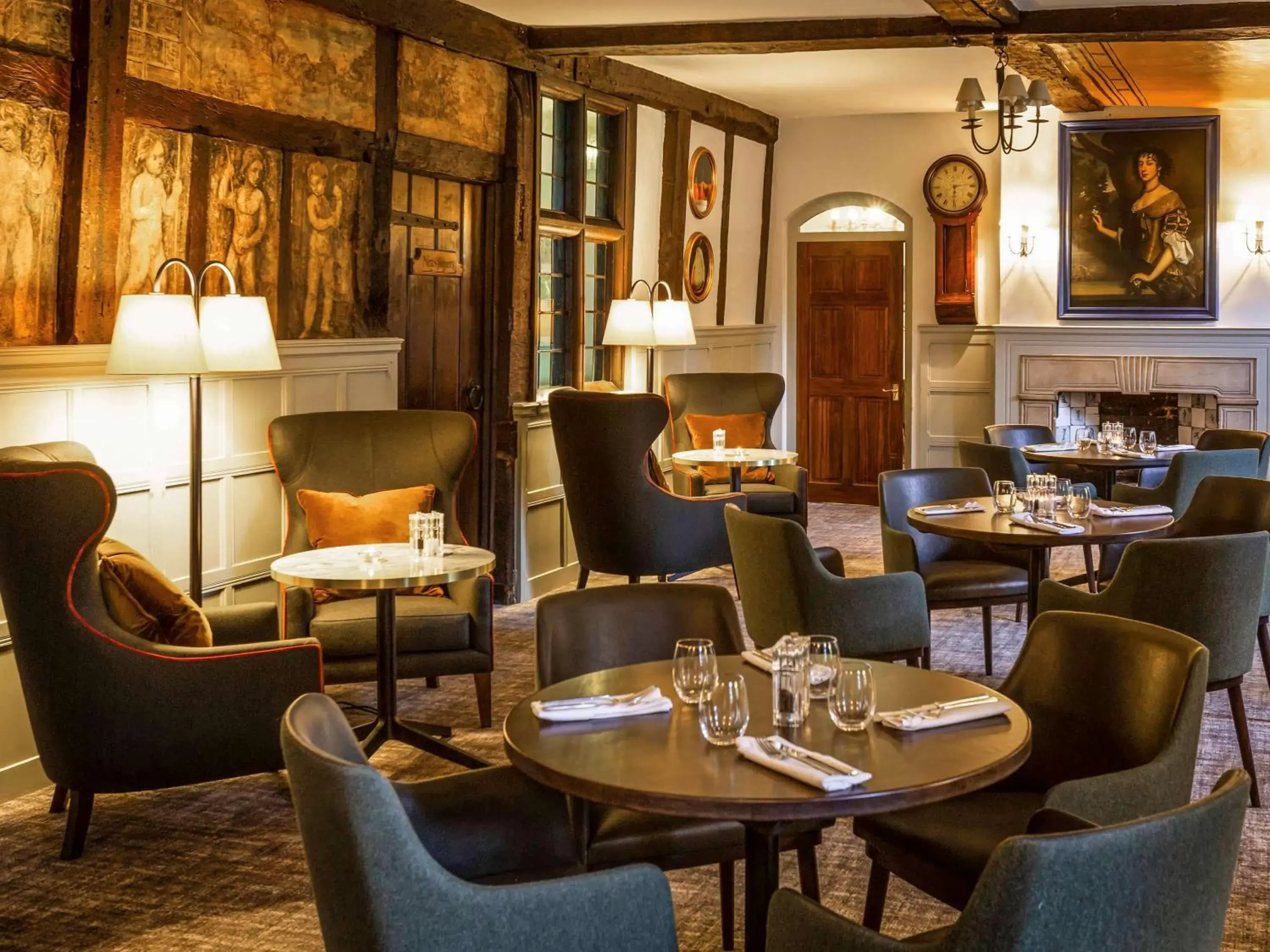 Lounge or bar, Restaurant/Places to Eat in Bush Hotel Farnham