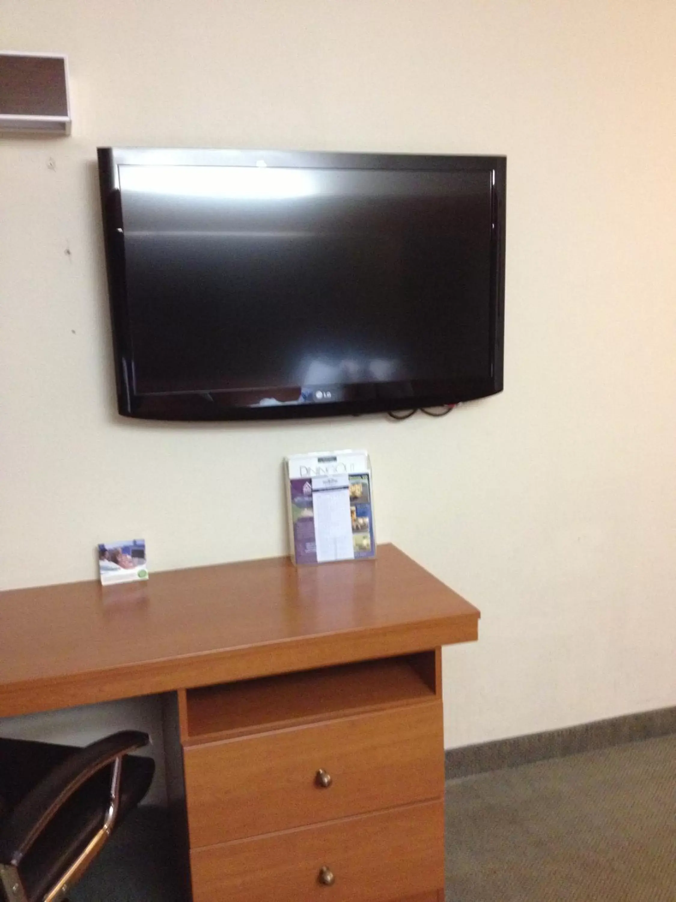 TV and multimedia, TV/Entertainment Center in Microtel Inn & Suites by Wyndham Denver Airport